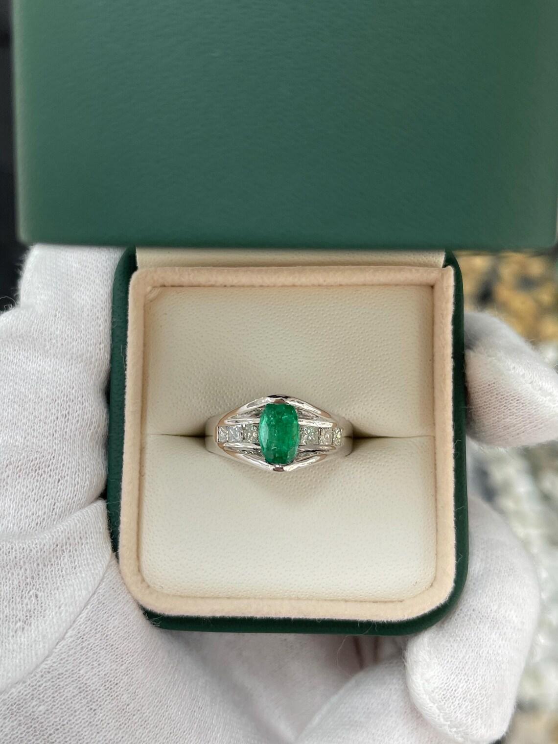 2,10tcw 14K natürlicher dunkelgrüner ovaler Solitär-Diamantring mit Smaragdschliff im Smaragdschliff (Moderne) im Angebot