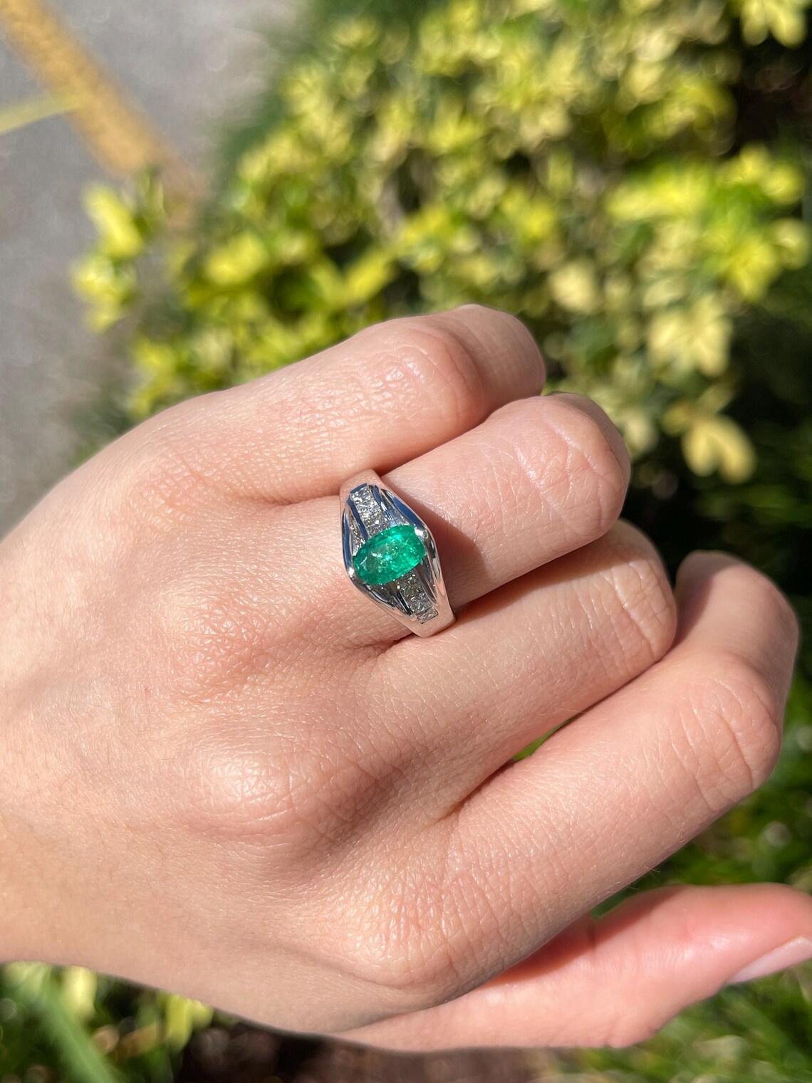 2,10tcw 14K natürlicher dunkelgrüner ovaler Solitär-Diamantring mit Smaragdschliff im Smaragdschliff Damen im Angebot