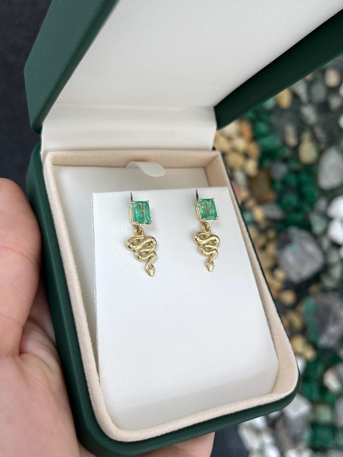 2.10tcw 14K Emerald Cut Natural Emerald & Gold Snake Dangle Stud Ears Neuf - En vente à Jupiter, FL