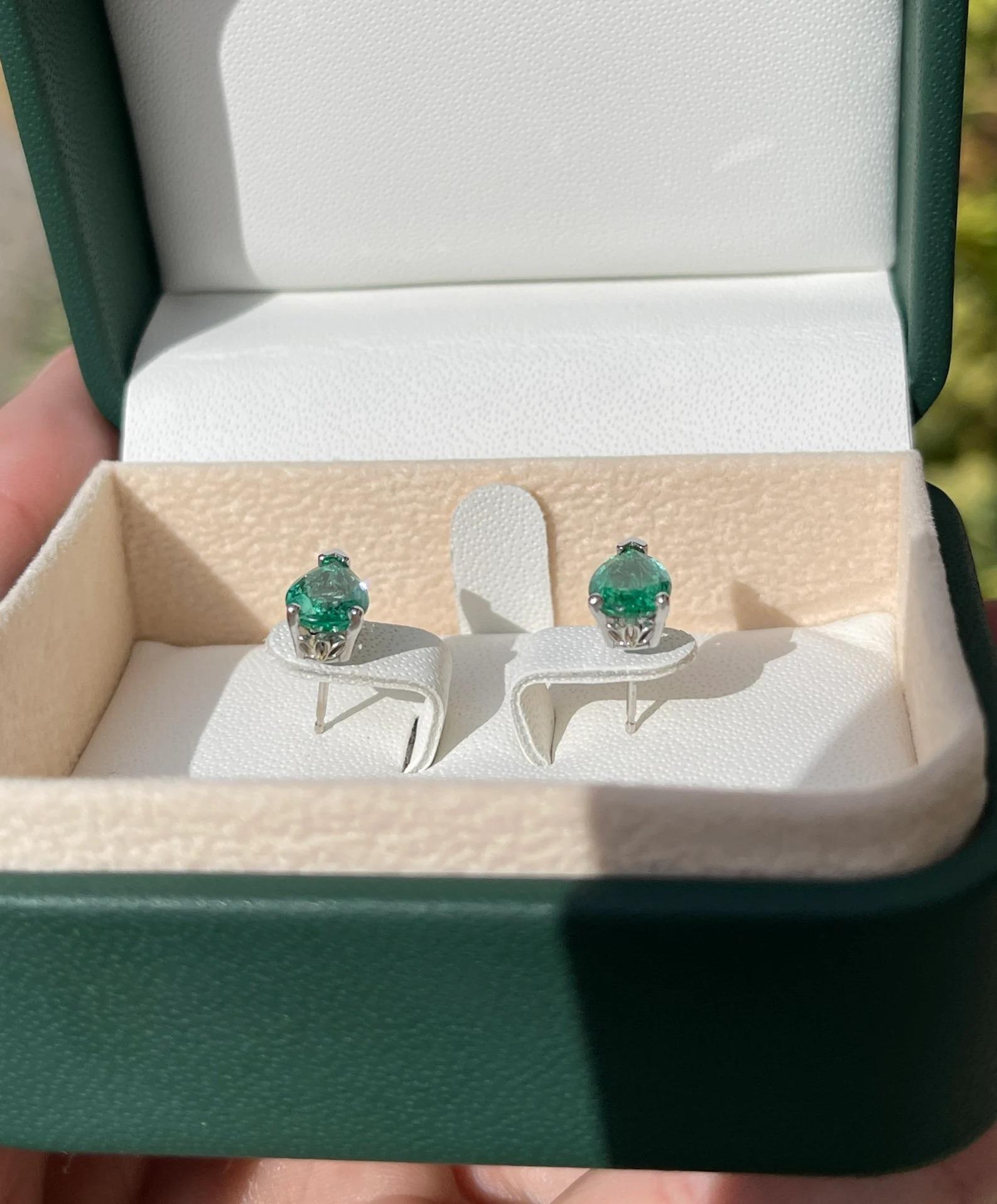 2.10tcw Classic Real Earth Emerald Pear Cut Three Prong Stud Earring Gold 14K For Sale 2