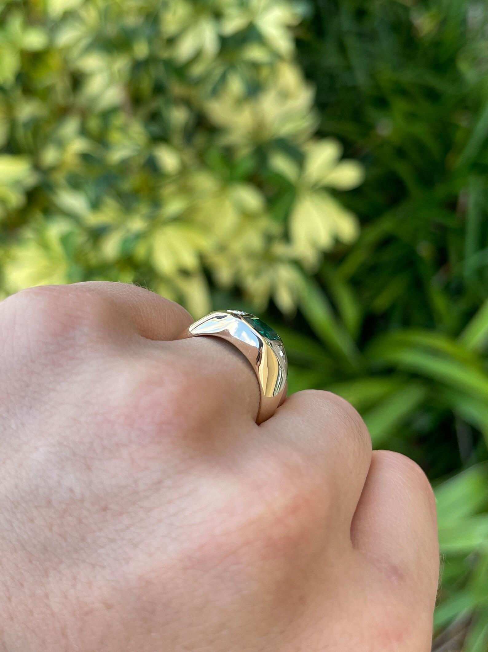 2.10tcw Unisex Deep Green Emerald & Trillion Cut Diamond Gypsy Signet Ring 14K In New Condition For Sale In Jupiter, FL