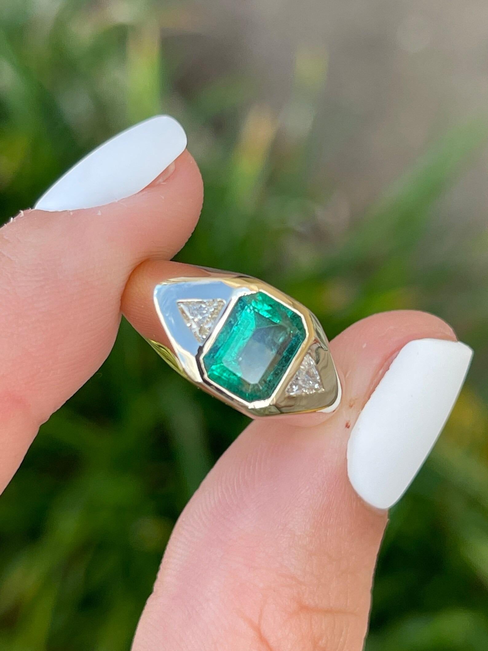 2.10tcw Unisex Deep Green Emerald & Trillion Cut Diamond Gypsy Signet Ring 14K For Sale 2