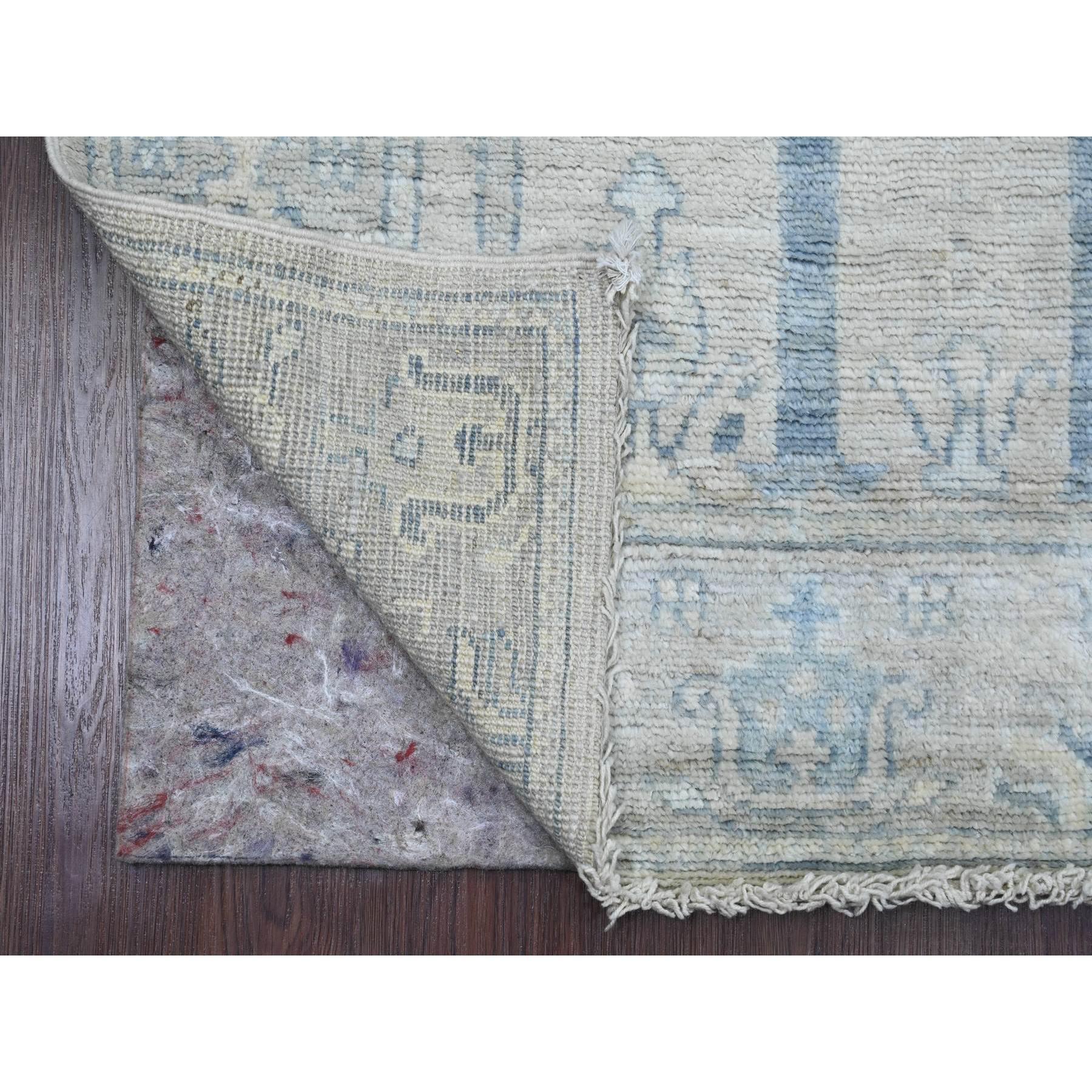 Bianco perla, Tappeto afgano d'angora Oushak con disegno di cipresso, tinture vegetali, pura lana, annodato a mano, Runner, Tappeto orientale
Materiali primari: Lana
Lattice: No Pile 
altezza: 0,25 pollici
Stile: Di transizione
Colore primario:
