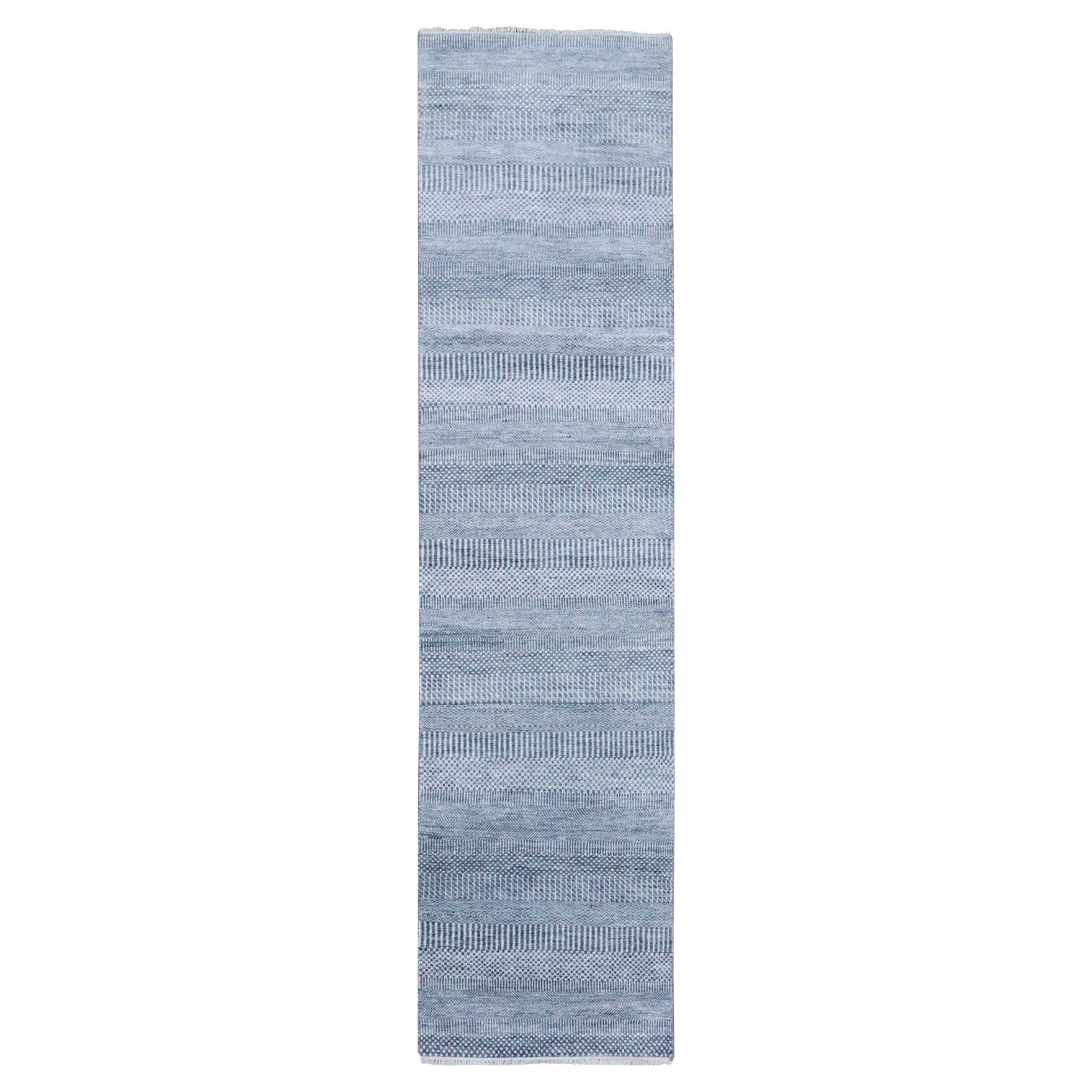 2'10 "x10'2" Grigio, Runner Gabbeh in lana e seta annodato a mano dal design moderno di erba in vendita