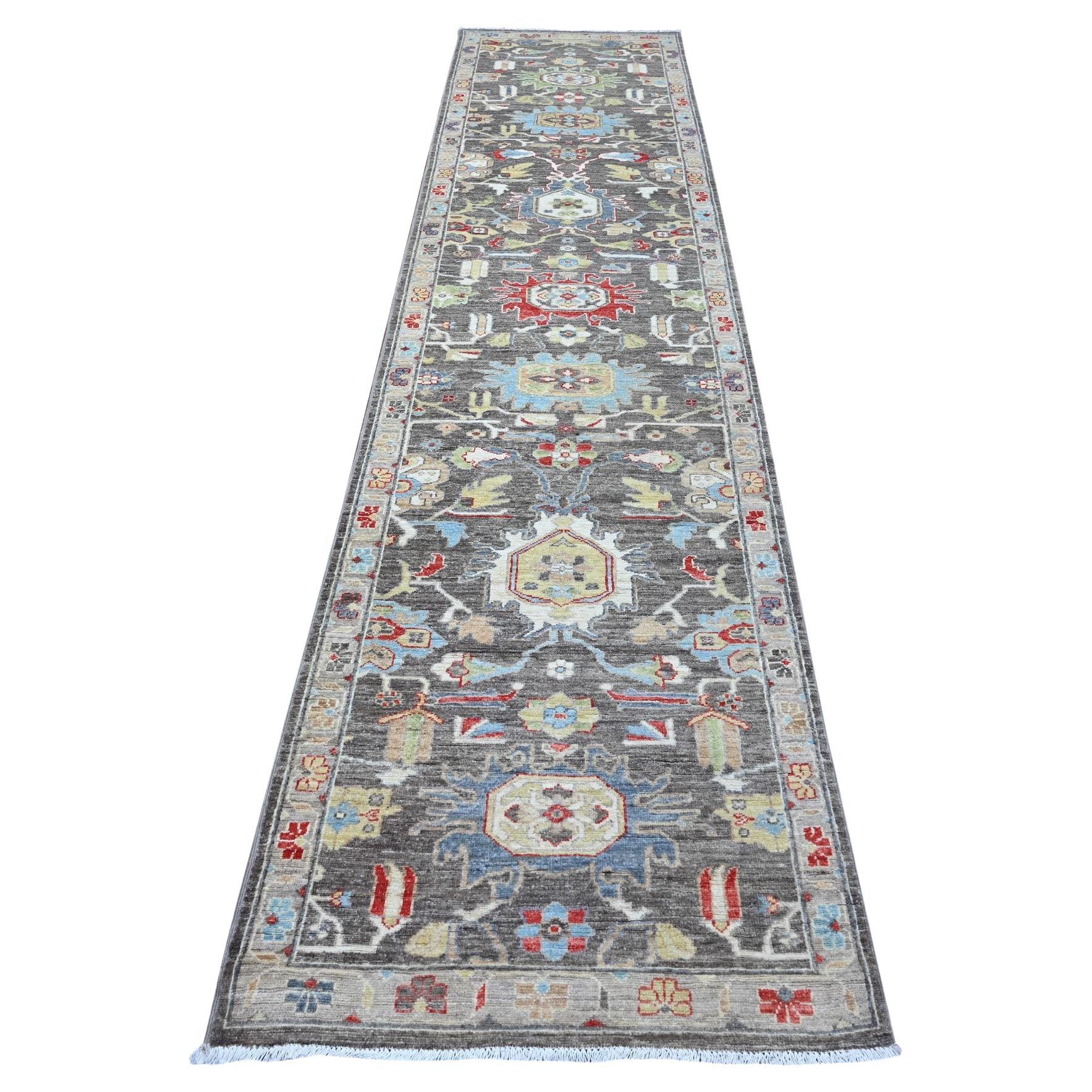 2'10"x12'5" Mist Schwarzer Wollteppich Aryana North West Persischer handgeknüpfter Läufer im Angebot