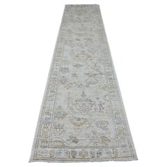 Tappeto Runner in lana annodato a mano con motivi di foglie di Oushak e angora afgana bianca 2'10 "x12'7"