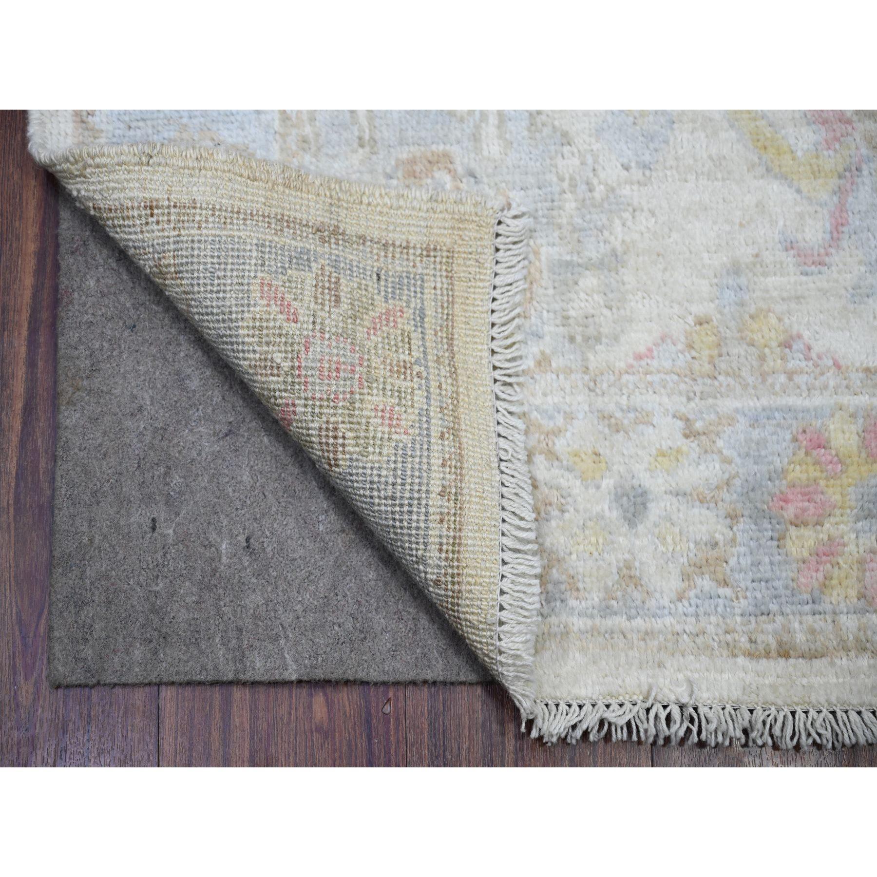 Beige Color, Afghan Angora Oushak with Soft Colors Natural Dyes, Soft Wool Hand Knotted, Runner Oriental Rug
Matières premières : Laine
Latex : Pas de poils 
hauteur : 0,25 pouces
Style : Transitionnel
Couleur primaire : Beige
Couleurs secondaires :