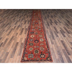 Alfombra de pasillo de lana pura, tejida a mano, con diseño zoroástrico del noroeste, de 2'10" x 17'7", en color rojo