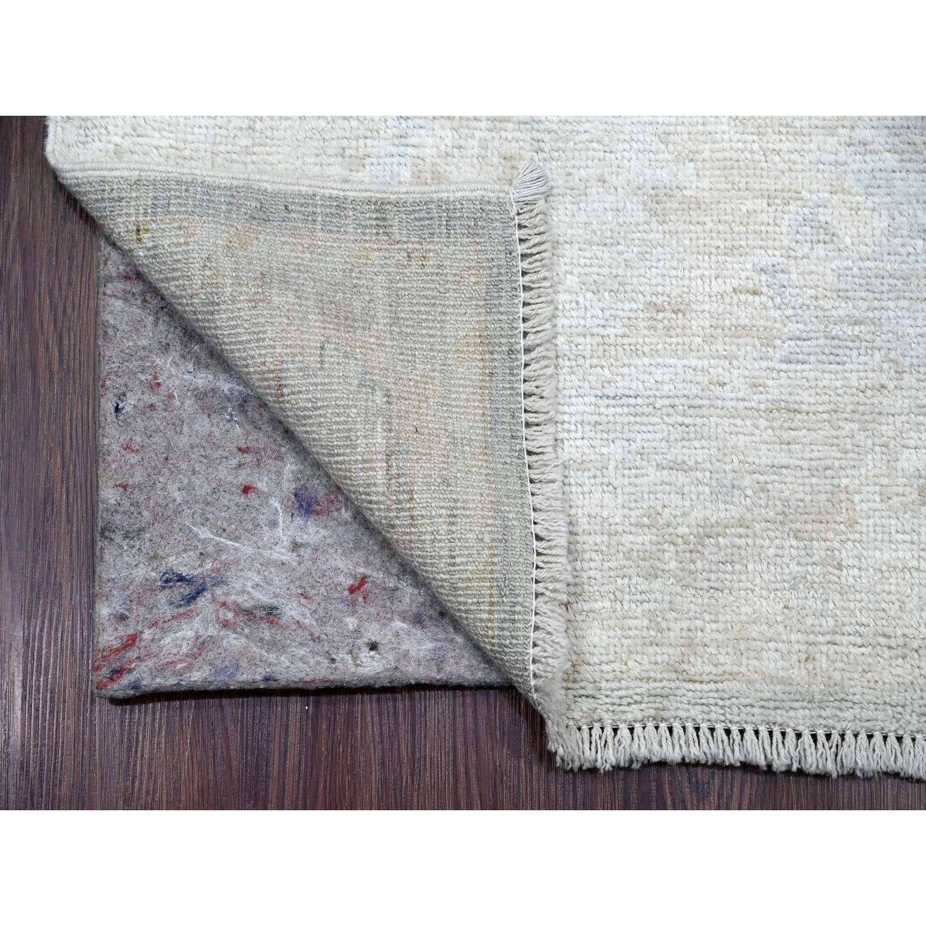 Grigio nebbioso, Afghan Angora Oushak con grande disegno di foglie, annodato a mano, tinture vegetali, pura lana, XL Runner, Tappeto orientale
Materiali primari: Lana
Lattice: No Pile 
altezza: 0,25 pollici
Stile: Di transizione
Colore primario: