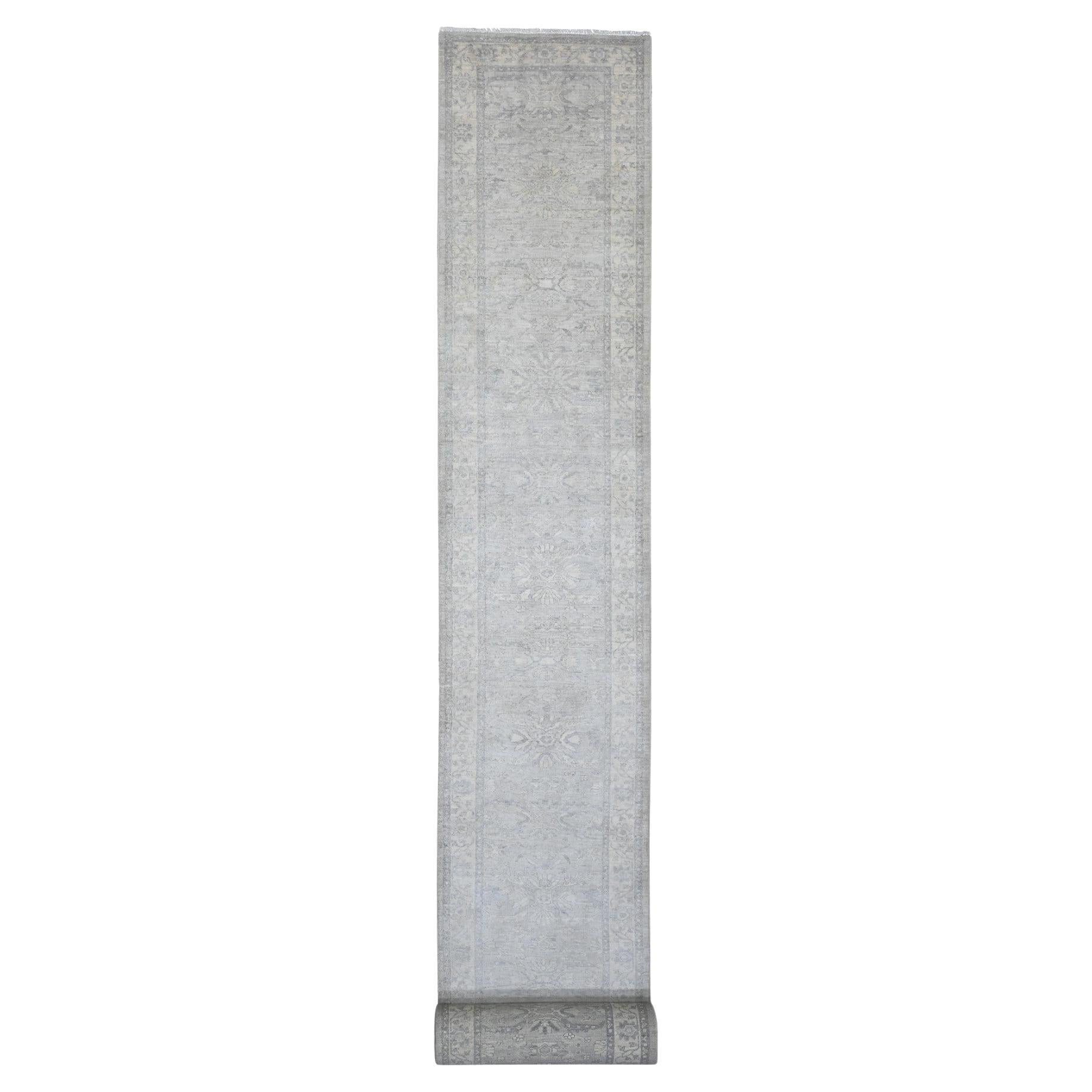 2'10 "x31'9" Tapis de course en laine grise lavée Heriz All Over Design, noué à la main en vente