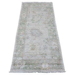 Tappeto Runner in lana bianco annodato a mano in angora afghana con design a foglie di Oushak