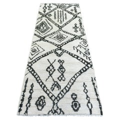 2'10"x7'10" Ivory Hand Knotted Soft Shiny Wool Moroccan Berber Runner Rug
