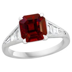 Bague de fiançailles en platine avec diamants et rubis taille émeraude de 2,11 carats