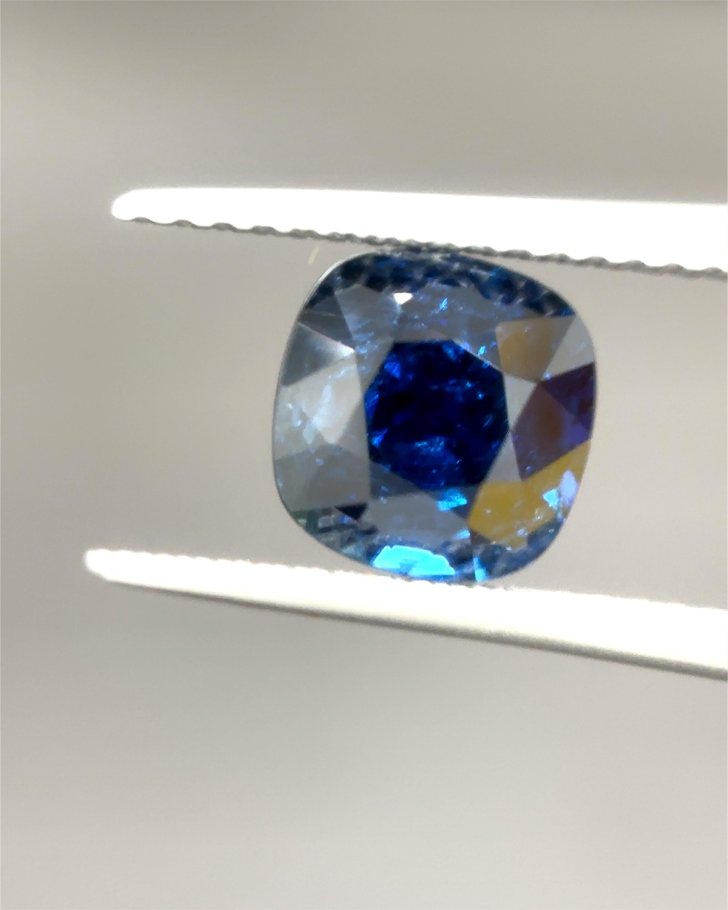 Saphir bleu de Birmanie certifié Gubelin et non chauffé de 2,11 carats Unisexe en vente