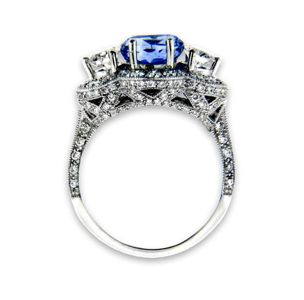 Contemporary 2.11 Carat Natural Ceylon Sapphire and Diamond Platinum Engagement Ring For Sale