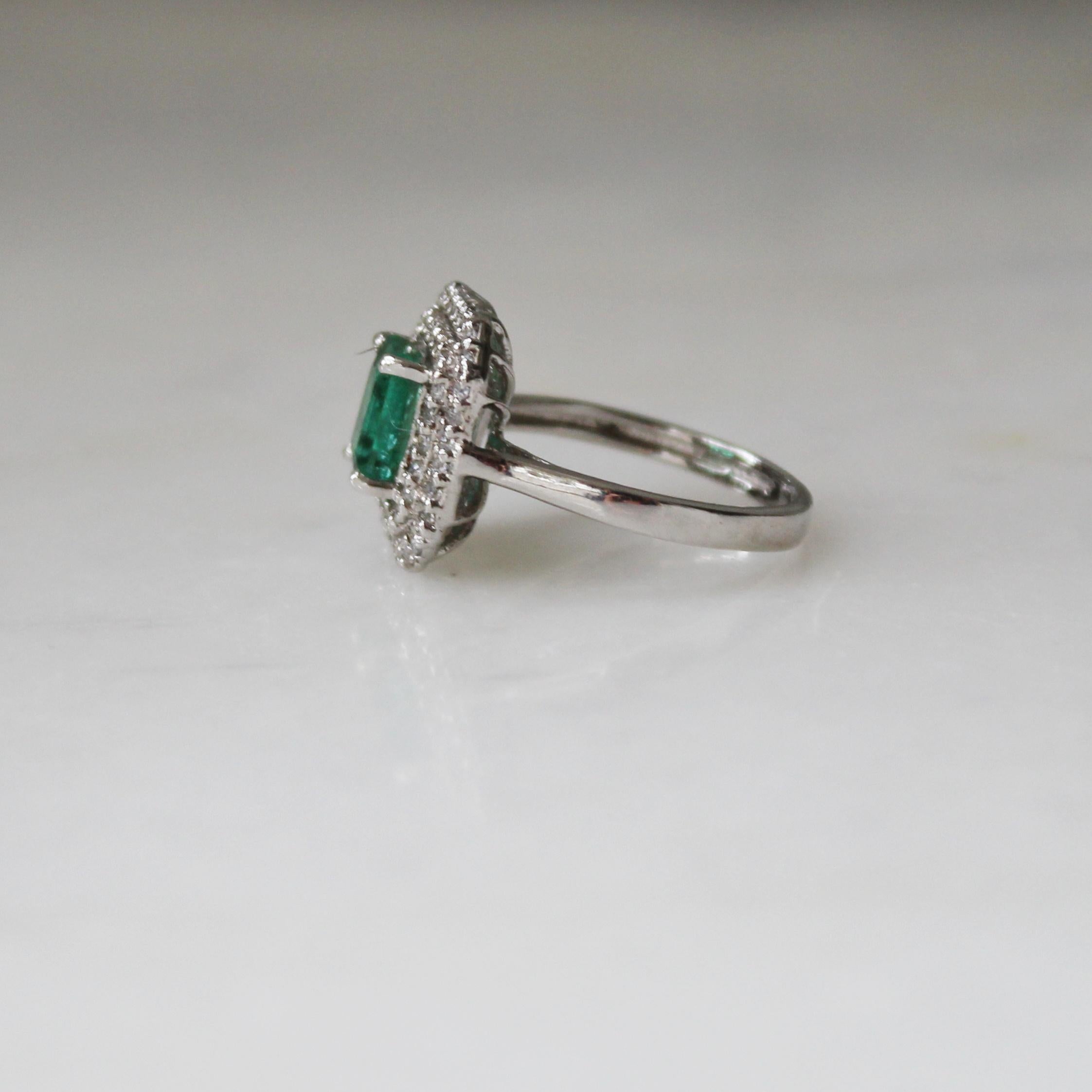 2.11 Carat Natural Emerald Ring In New Condition For Sale In Vadgam, GJ