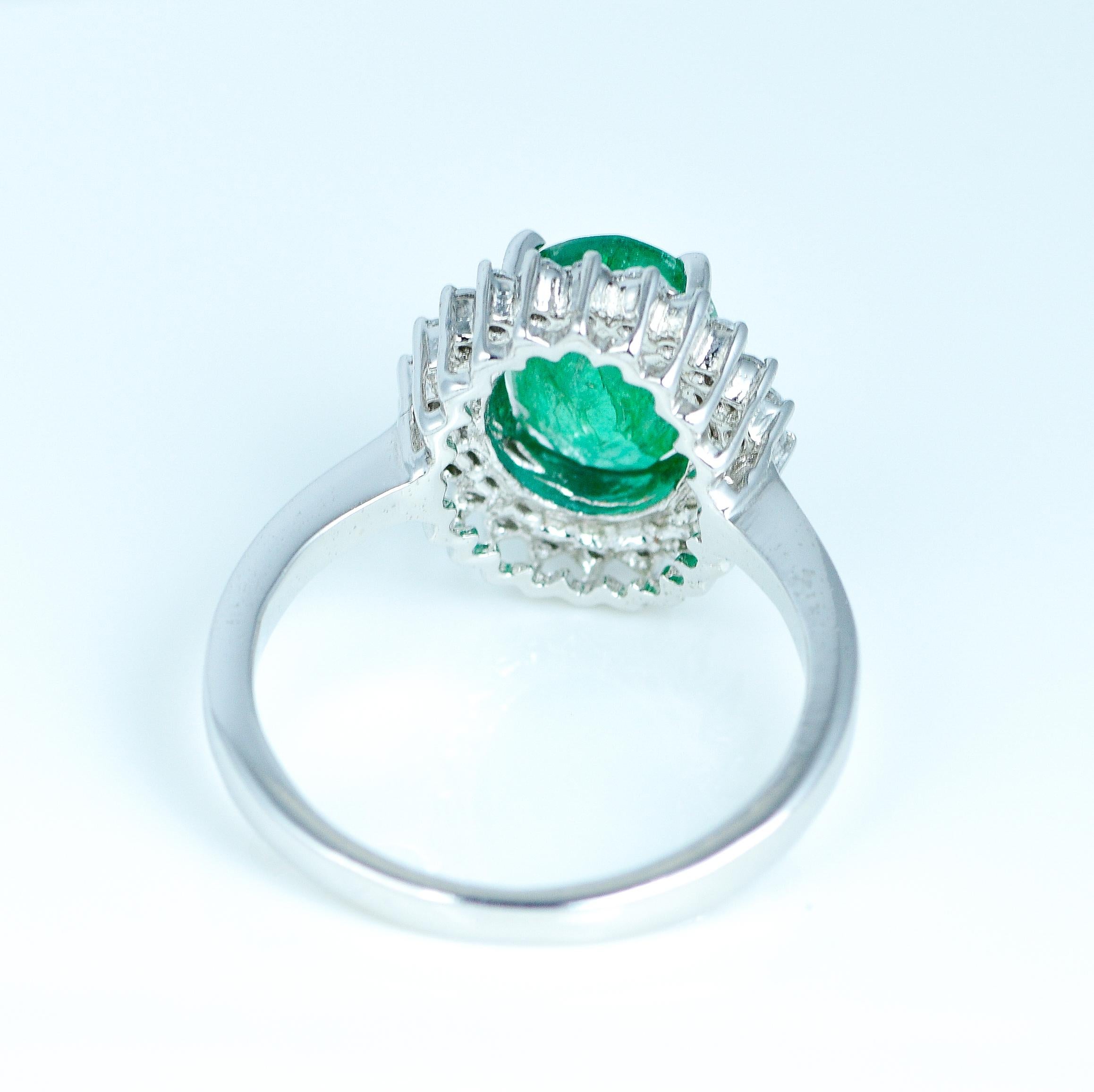 2.11 Carat Natural Emerald Ring In New Condition In Vadgam, GJ