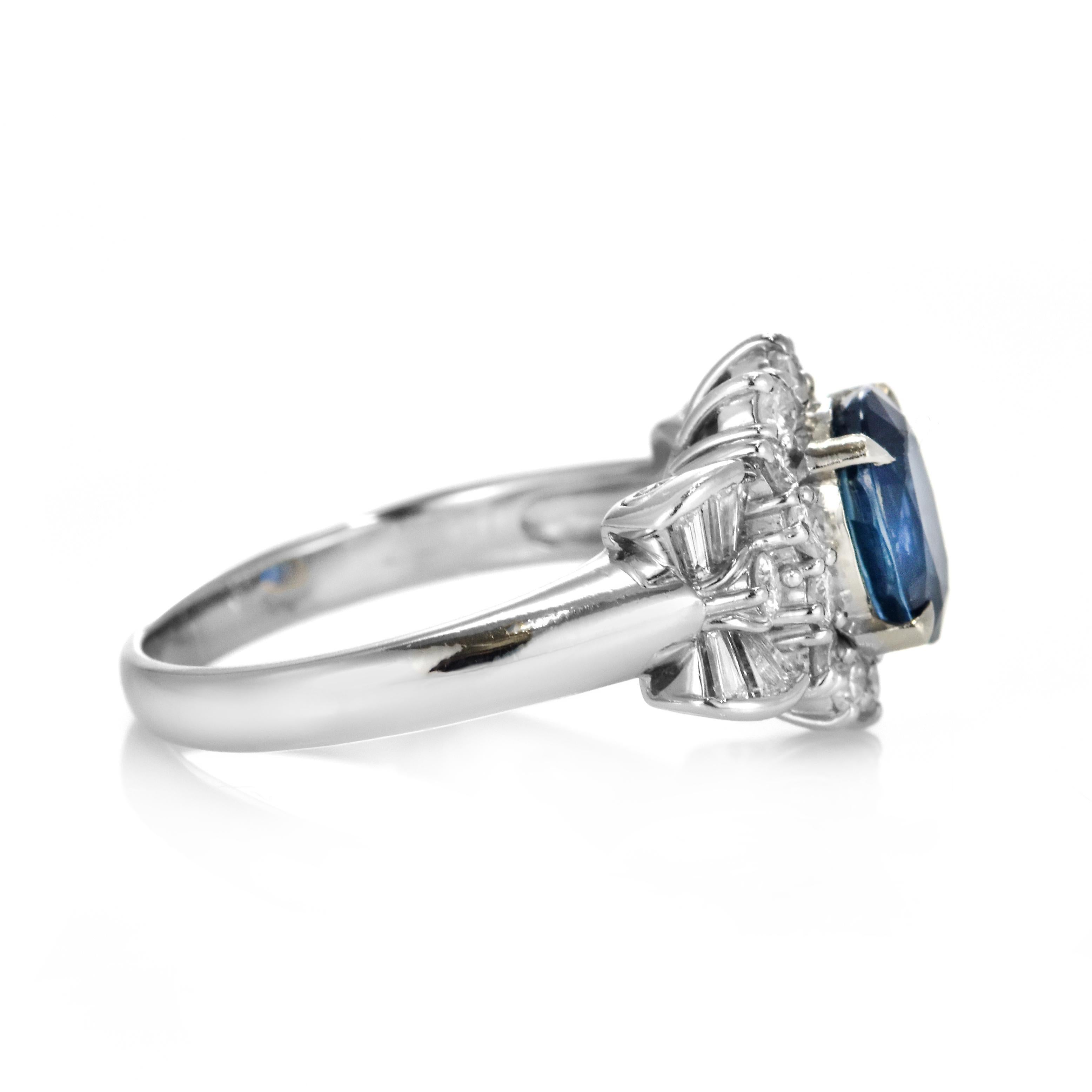 2.11 Carat Natural Sapphire and Diamond Ring Made in Platinum For Sale 4