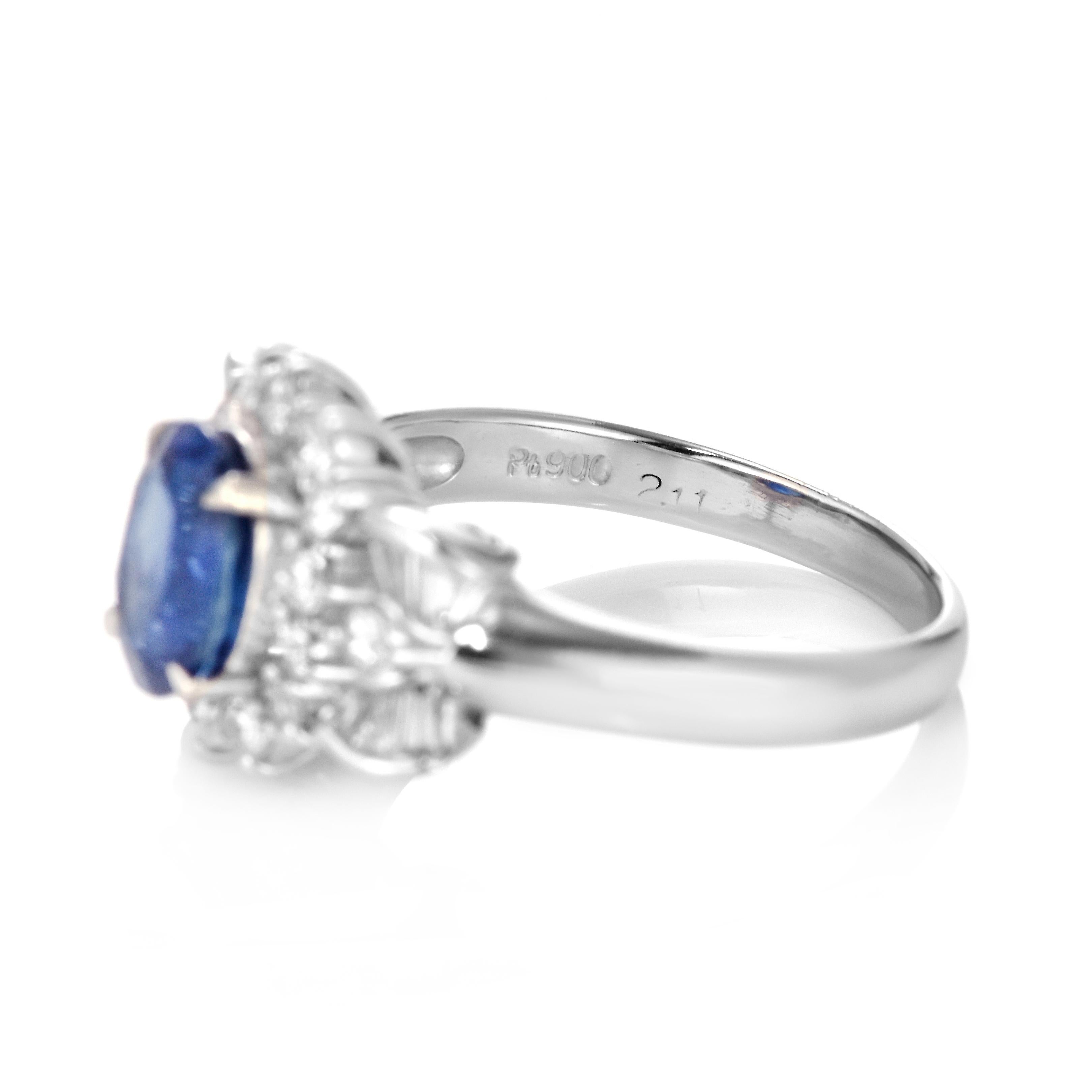 2.11 Carat Natural Sapphire and Diamond Ring Made in Platinum For Sale 1