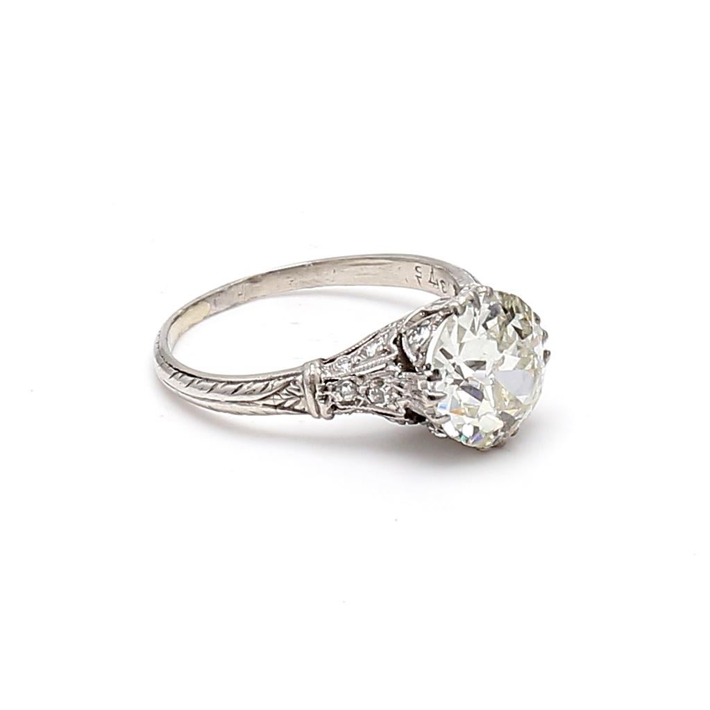 Taille vieille Europe Bague Art déco en platine avec diamants de 2,11 carats de taille européenne ancienne K I1 en vente