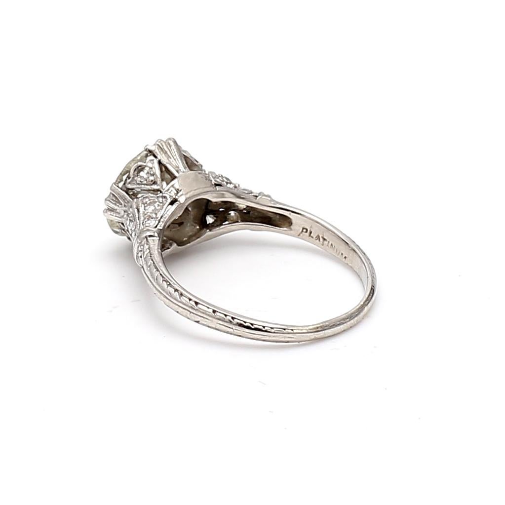 Bague Art déco en platine avec diamants de 2,11 carats de taille européenne ancienne K I1 en vente 1