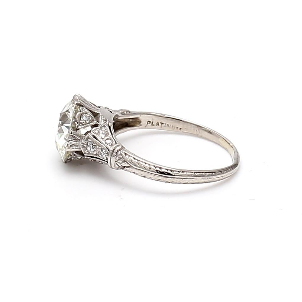 Bague Art déco en platine avec diamants de 2,11 carats de taille européenne ancienne K I1 en vente 2