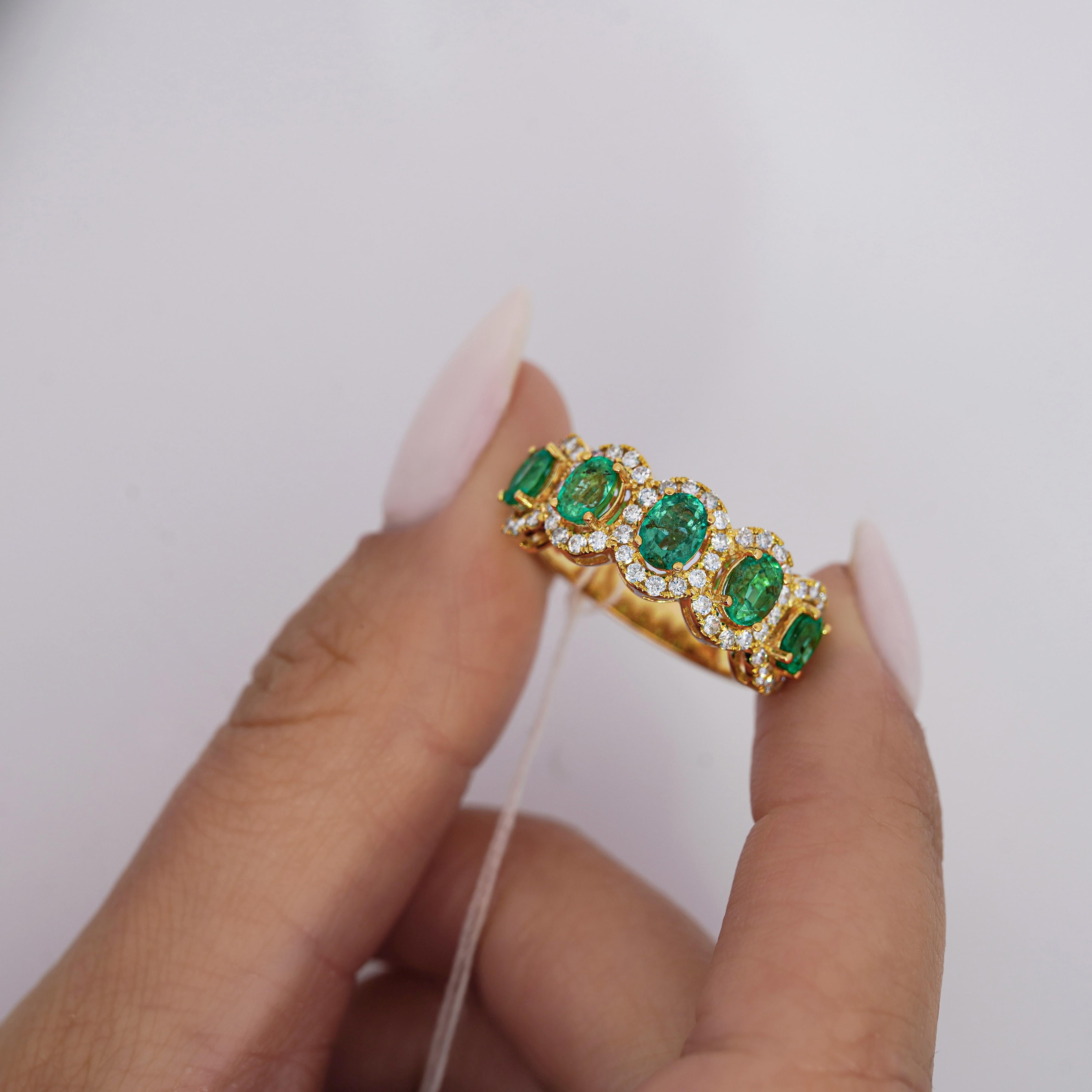 2.11 Carat Oval Cut Emerald and Diamond Wedding Band in 18K Gold For Sale 3