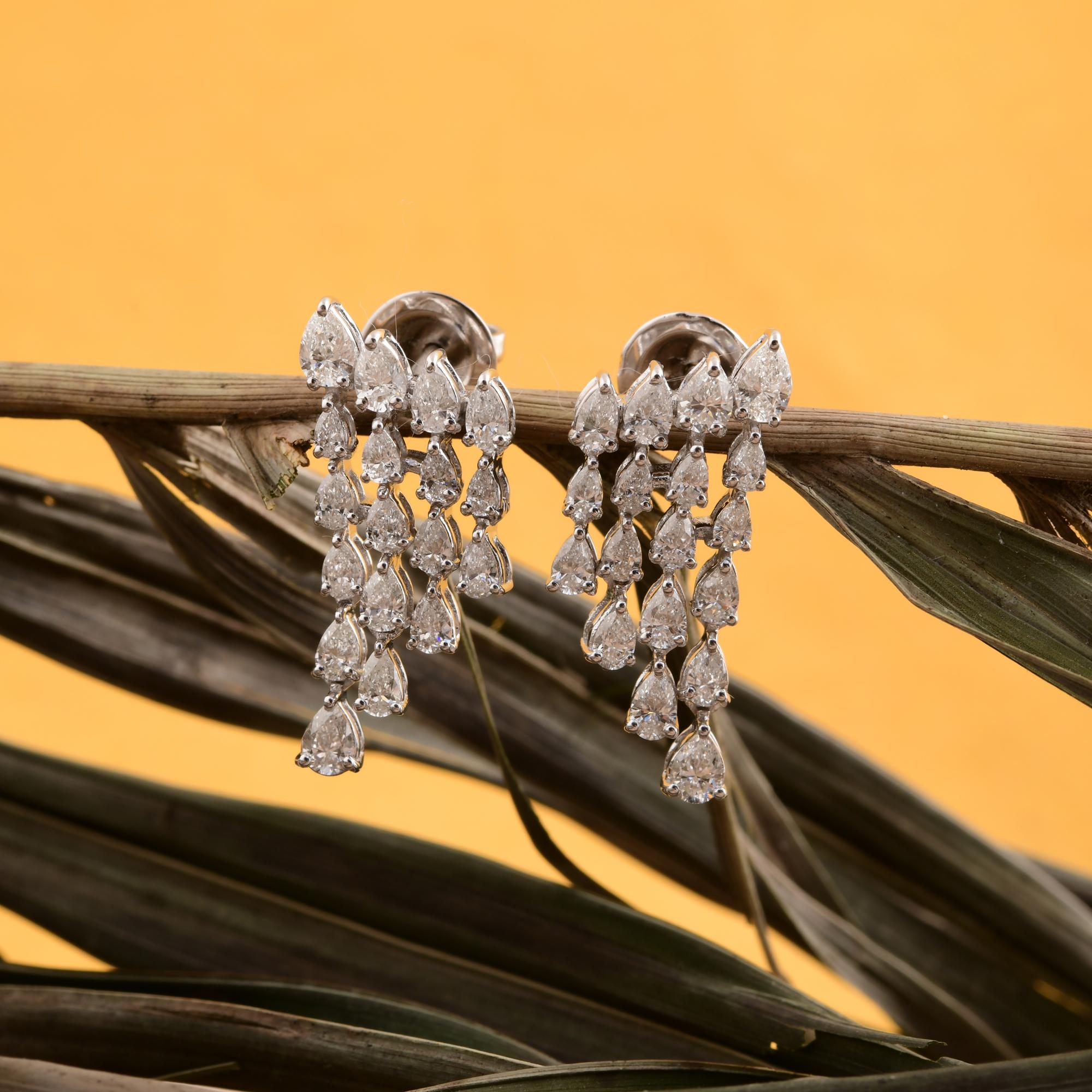 2.11 Carat SI/H Pear Diamond Chandelier Earrings 14 Karat White Gold Jewelry In New Condition For Sale In Diera, Dubai