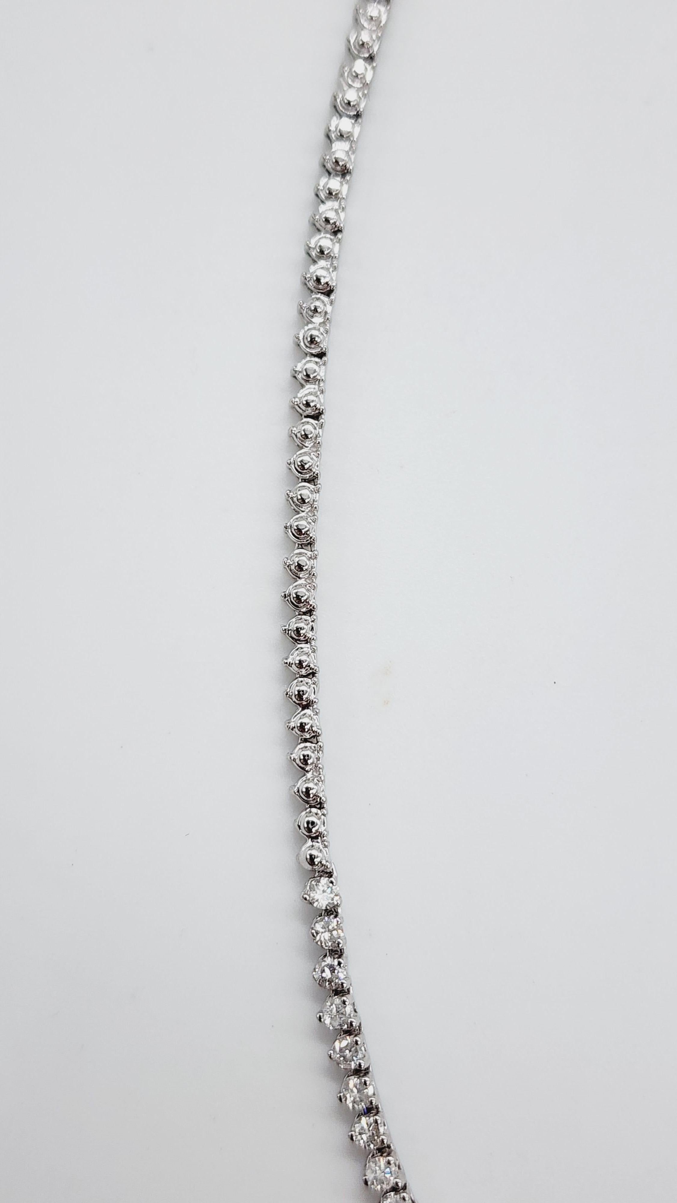 2.11 Carats Diamond Necklace 14 Karat White Gold 16'' (collier de diamants) en vente 2