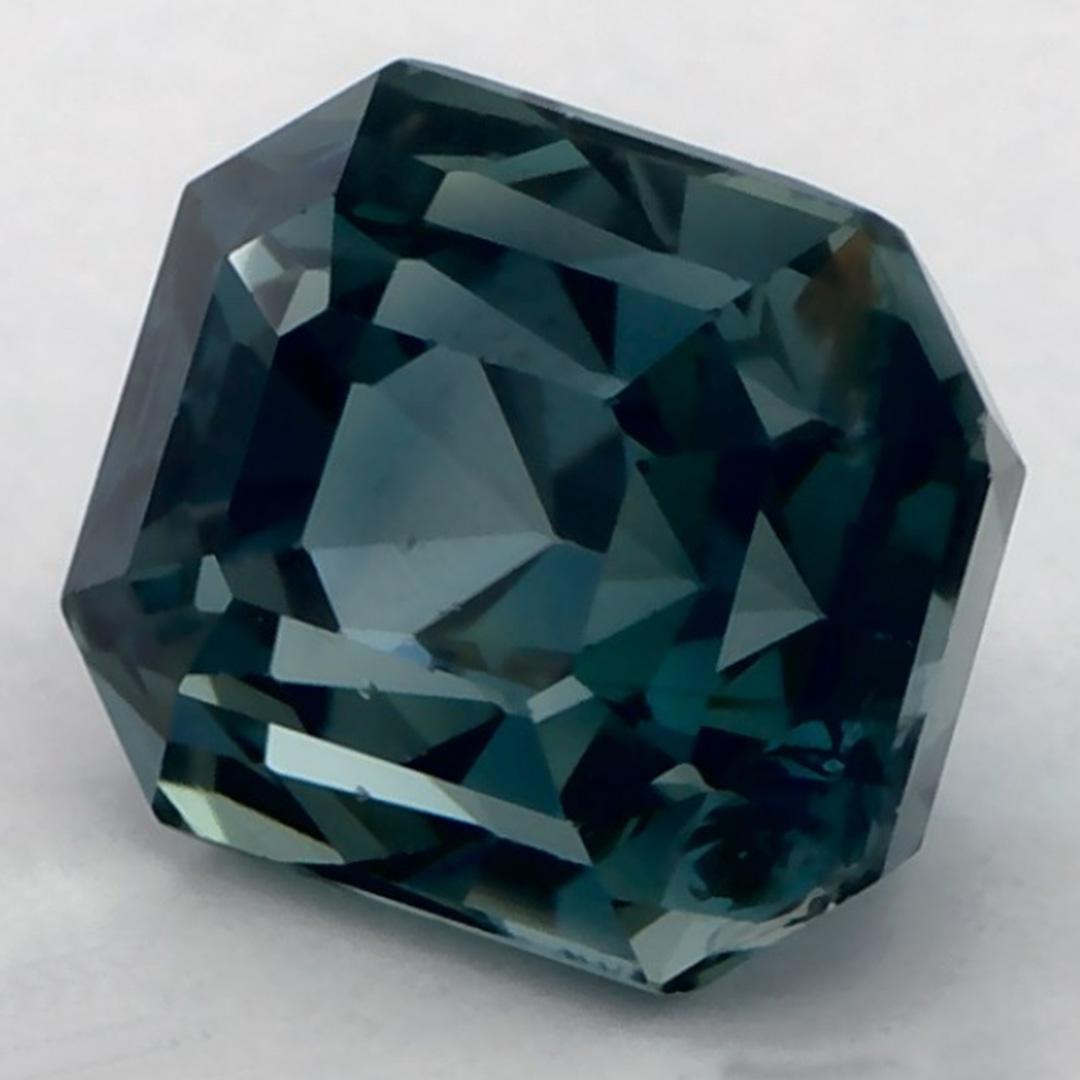 Ottagono 2.11 Ct Blue Sapphire Octagon Cut Loose Gemstone in vendita