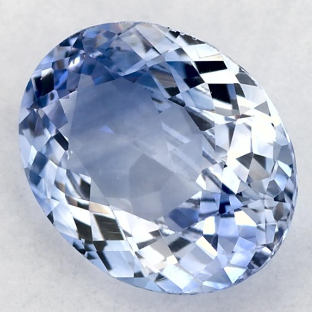 Questo zaffiro blu naturale offre eleganza e raffinatezza. Con la sua ricca saturazione del colore e il taglio preciso, è il centro perfetto per un anello di fidanzamento o un design di gioielli di lusso.

Questo zaffiro proviene dallo Sri Lanka