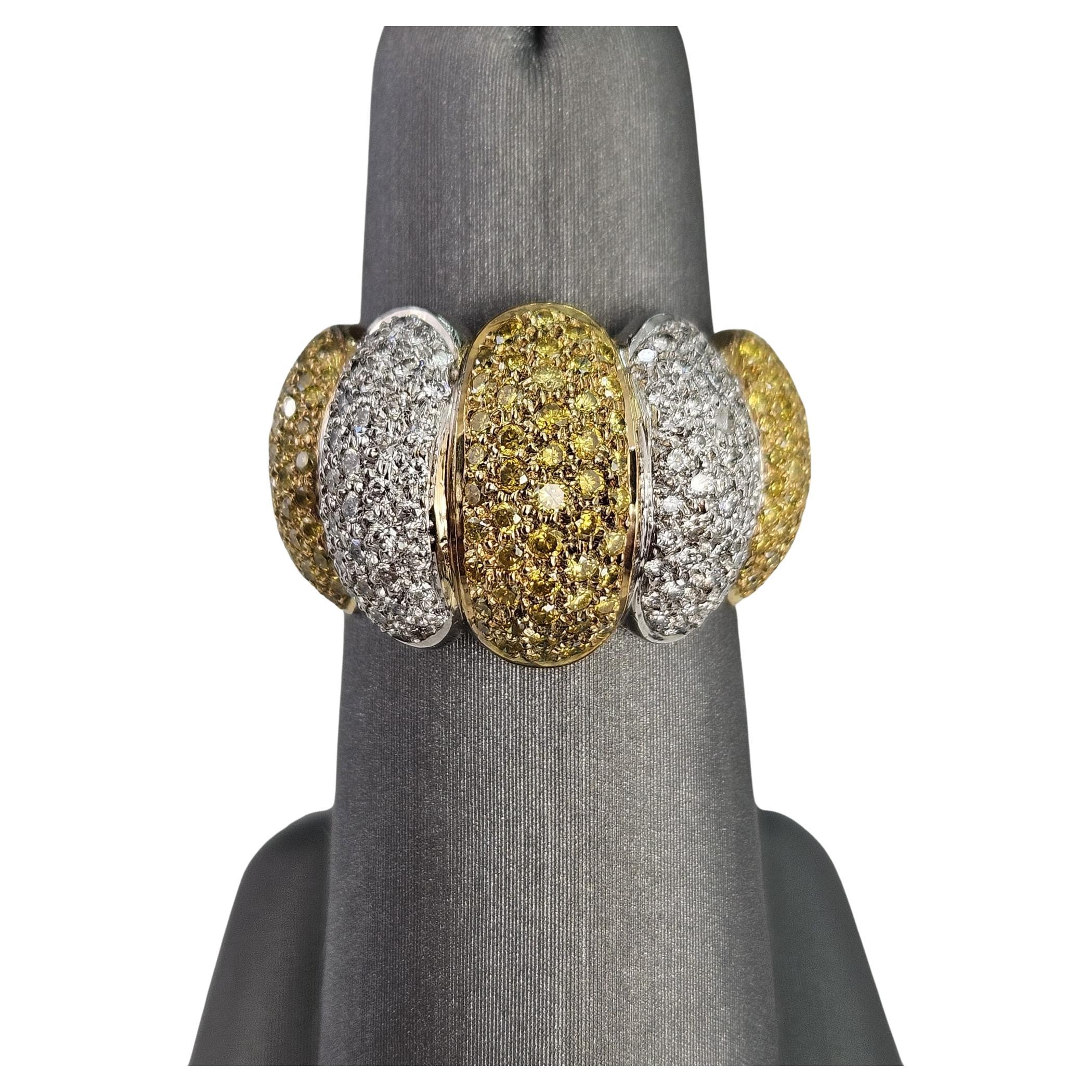 2.11 ct Canary and White Diamond Vertical Cluster Ring For Sale