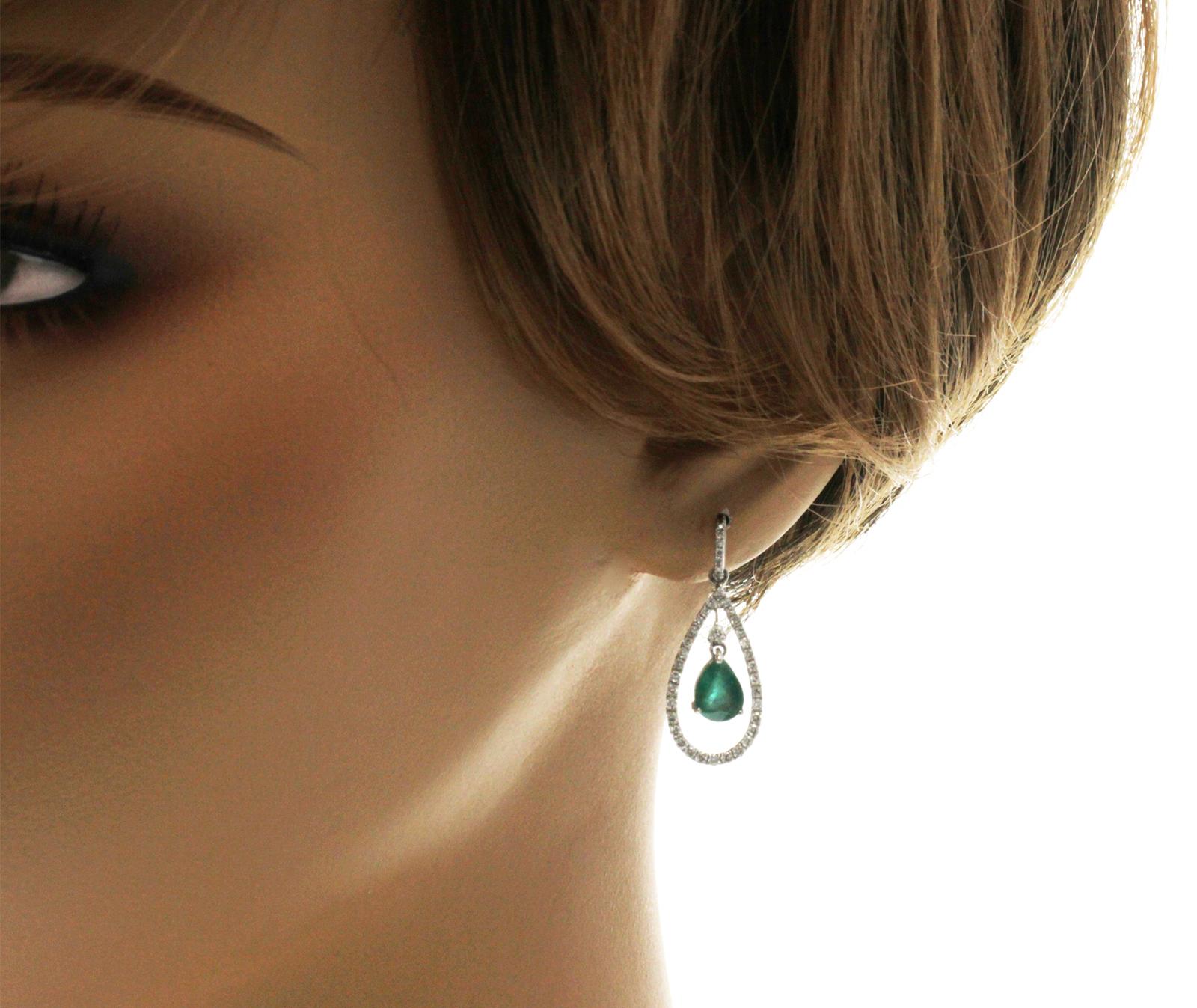 Round Cut 2.11 Carat Colombian Emerald and 0.98 Carat Diamonds 18K Gold Dangle Earrings For Sale