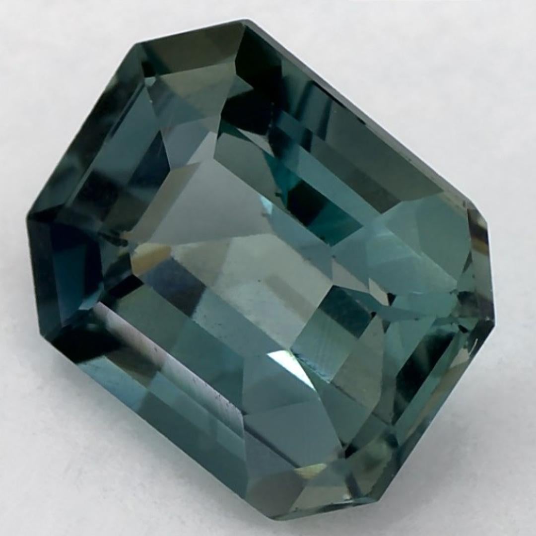 Ottagono 2.11 Ct Green Sapphire Octagon Cut Loose Gemstone in vendita