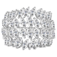Bague en or blanc sertie d'un diamant naturel taille marquise de 2,11 carats, disposé en grappe de grains de blé