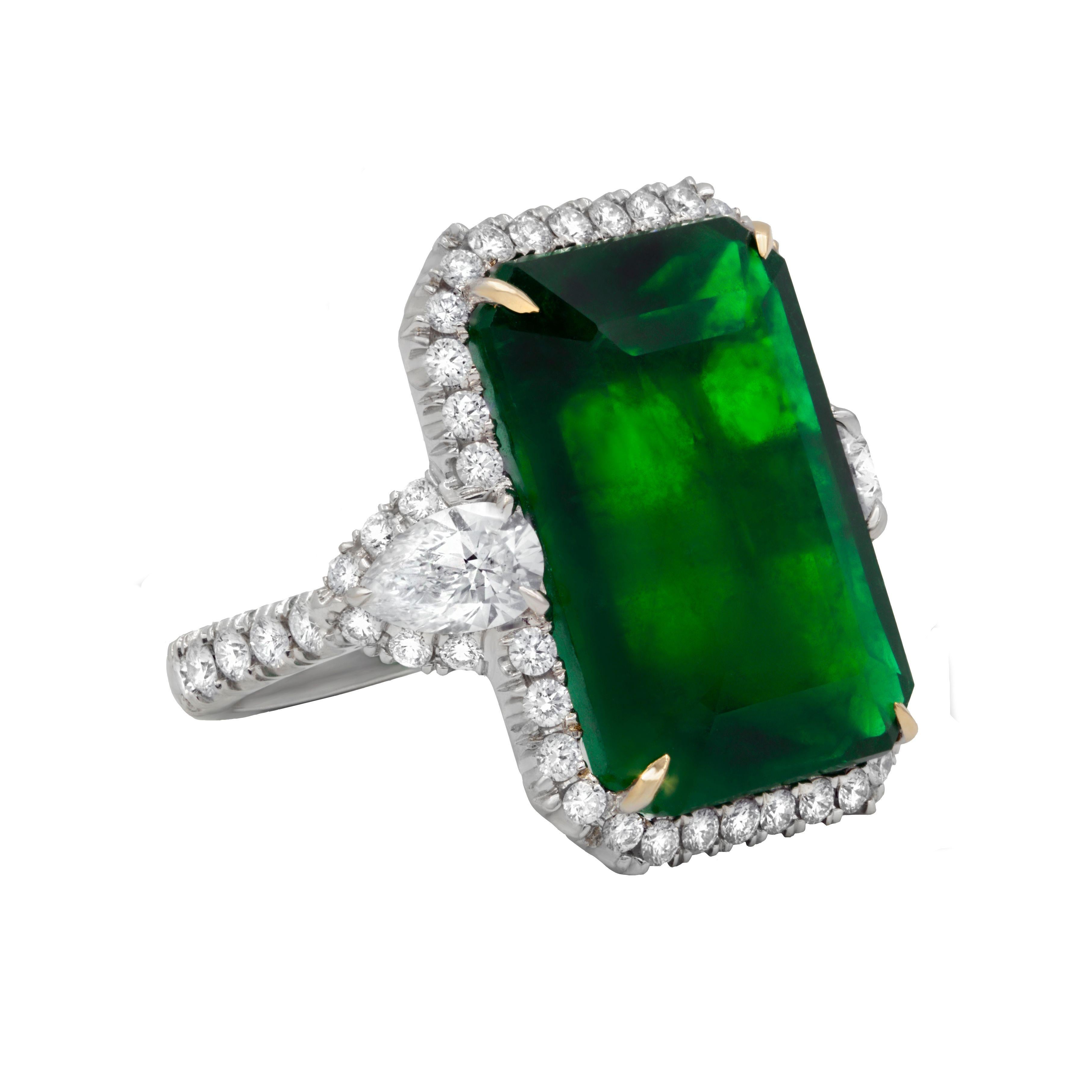 Women's 21.10 Carat Green Natural Emerald and Diamond Ring For Sale