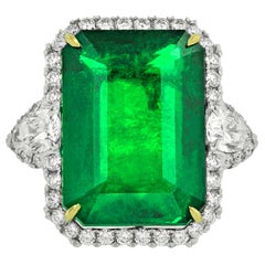Ring mit 21,10 Karat grünem natürlichem Smaragd und Diamant