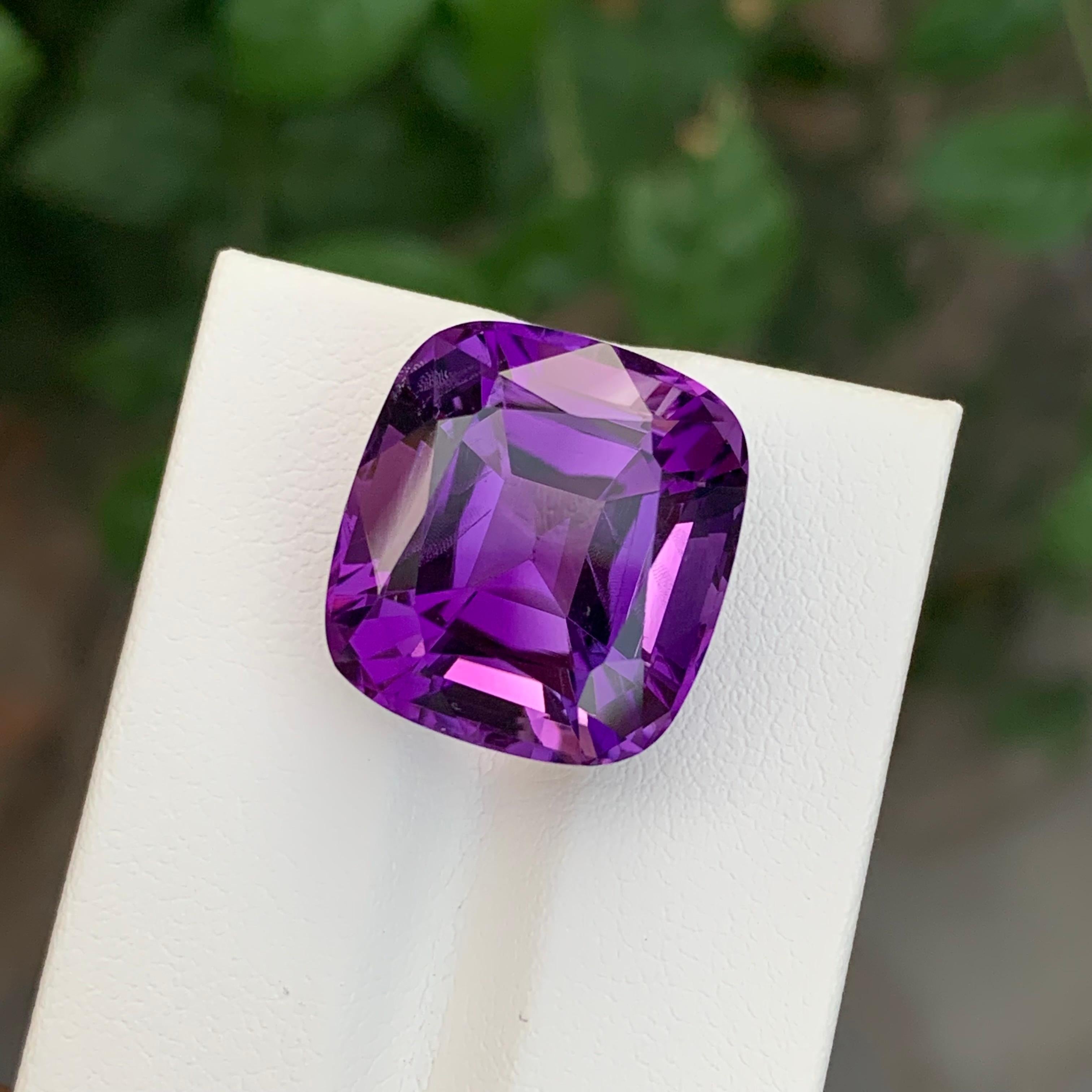 Arts and Crafts 21,10 Carati Nature sciolti di ametista viola profonda a forma di cuscino in vendita