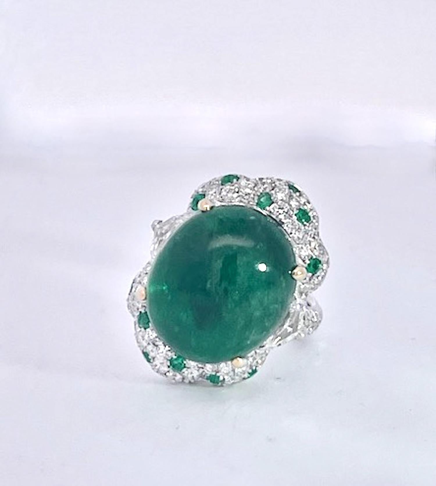 21.10 carats Emerald Cabochon Ring 18K im Angebot 4