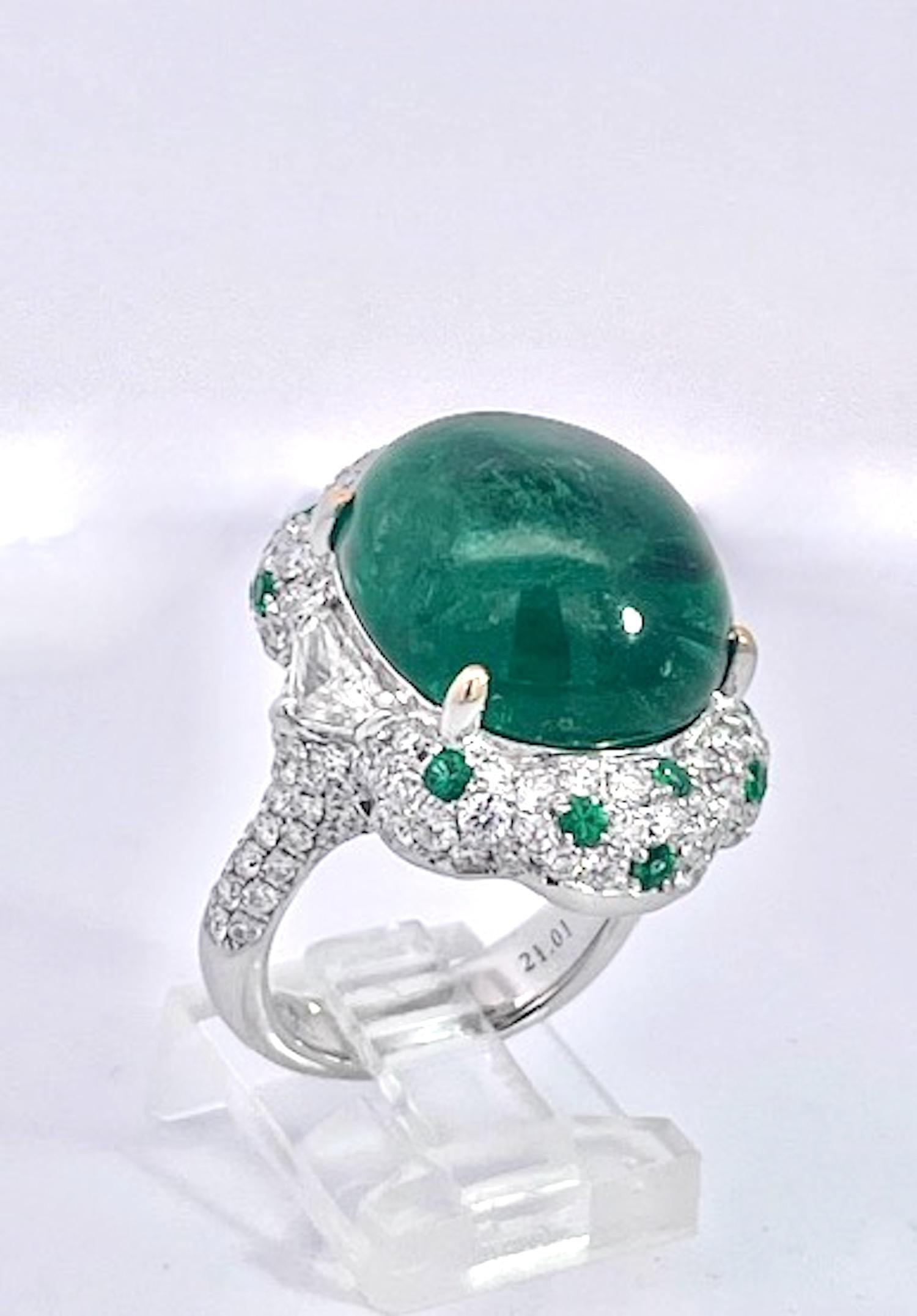 21.10 carats Emerald Cabochon Ring 18K im Angebot 6
