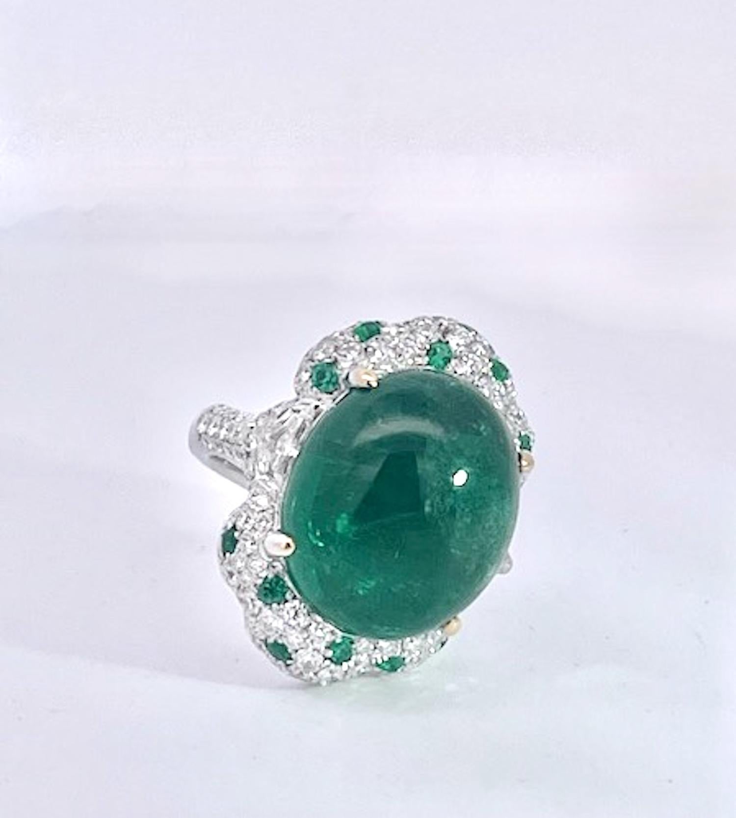 21.10 carats Emerald Cabochon Ring 18K im Zustand „Gut“ im Angebot in North Hollywood, CA