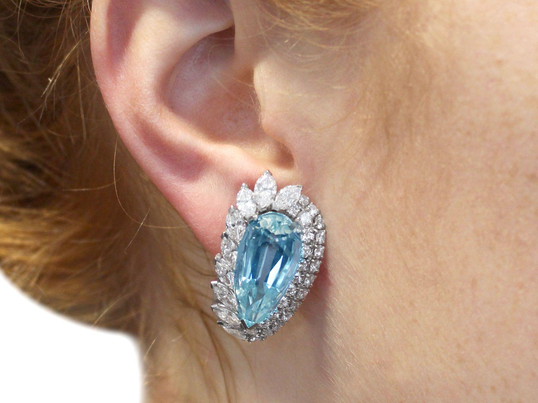 Women's 21.12 Carat Aquamarine 5.86 Carat Diamond Earrings For Sale