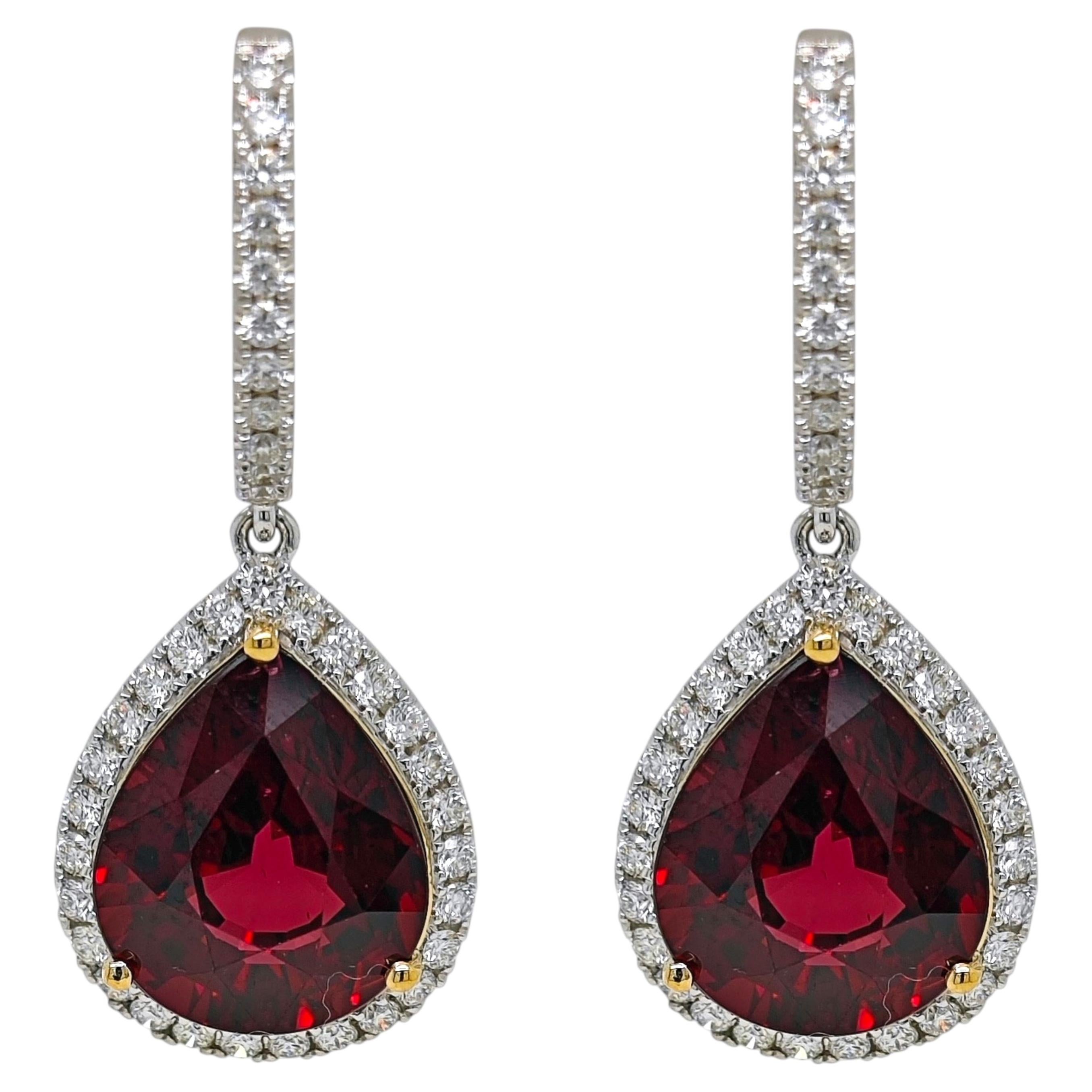 Boucles d'oreilles en or blanc et or jaune, ornées d'un rubis de 21,14 carats et d'un diamant rond en vente