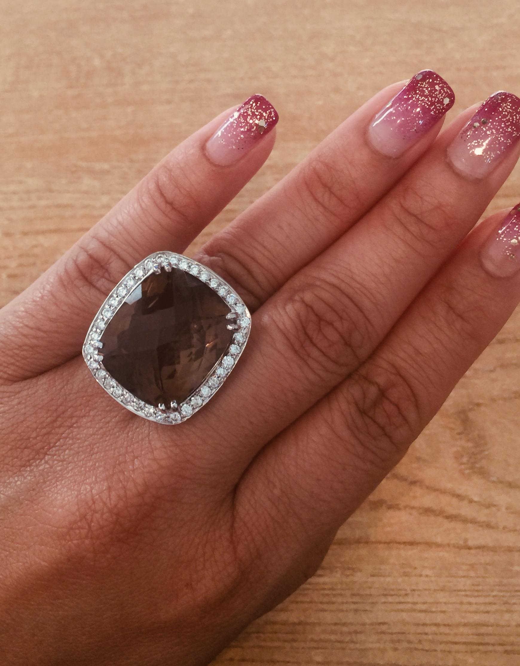 Women's 21.19 Carat Smokey Quartz 14 Karat White Gold Cocktail Ring