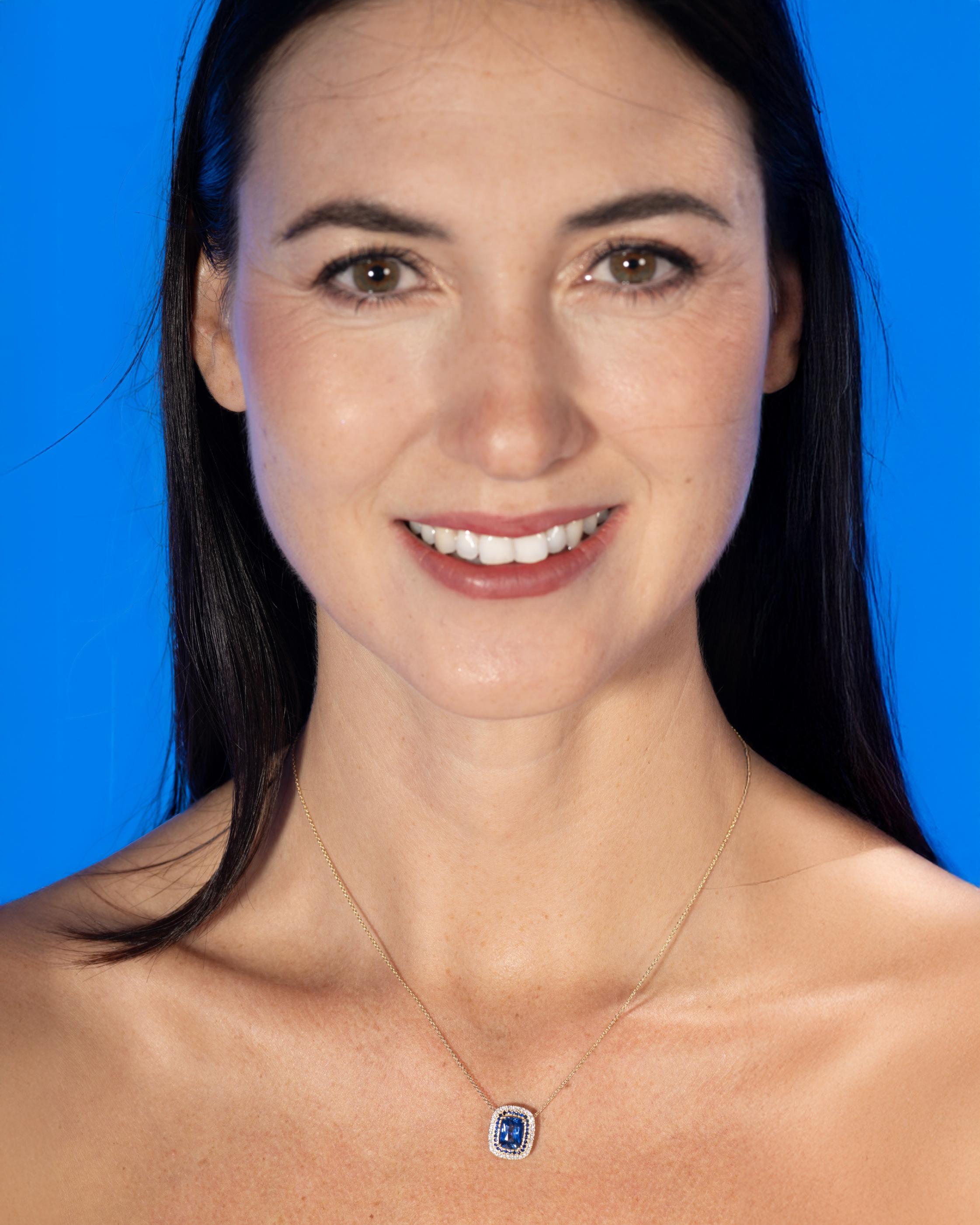 da uomo o donna Collana con zaffiro blu da 2,11 carati con diamante e zaffiro a raggiera in oro giallo 18 carati in vendita