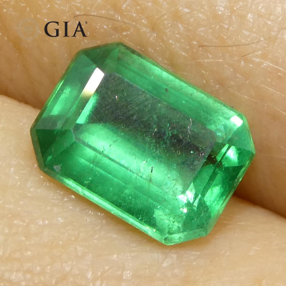 2.11ct Octagonal/Emerald Cut Green Emerald GIA Certified Zambia (F1) en vente 6