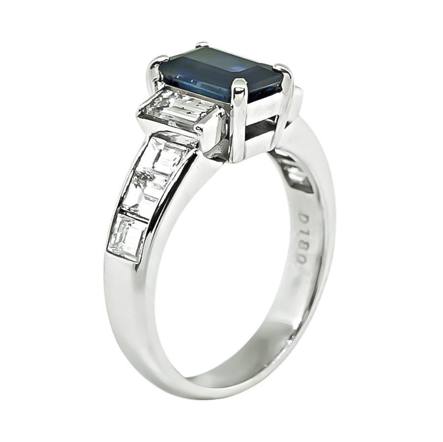 Ring mit 2,11 Karat Saphir und 1,80 Karat Diamant (Smaragdschliff) im Angebot