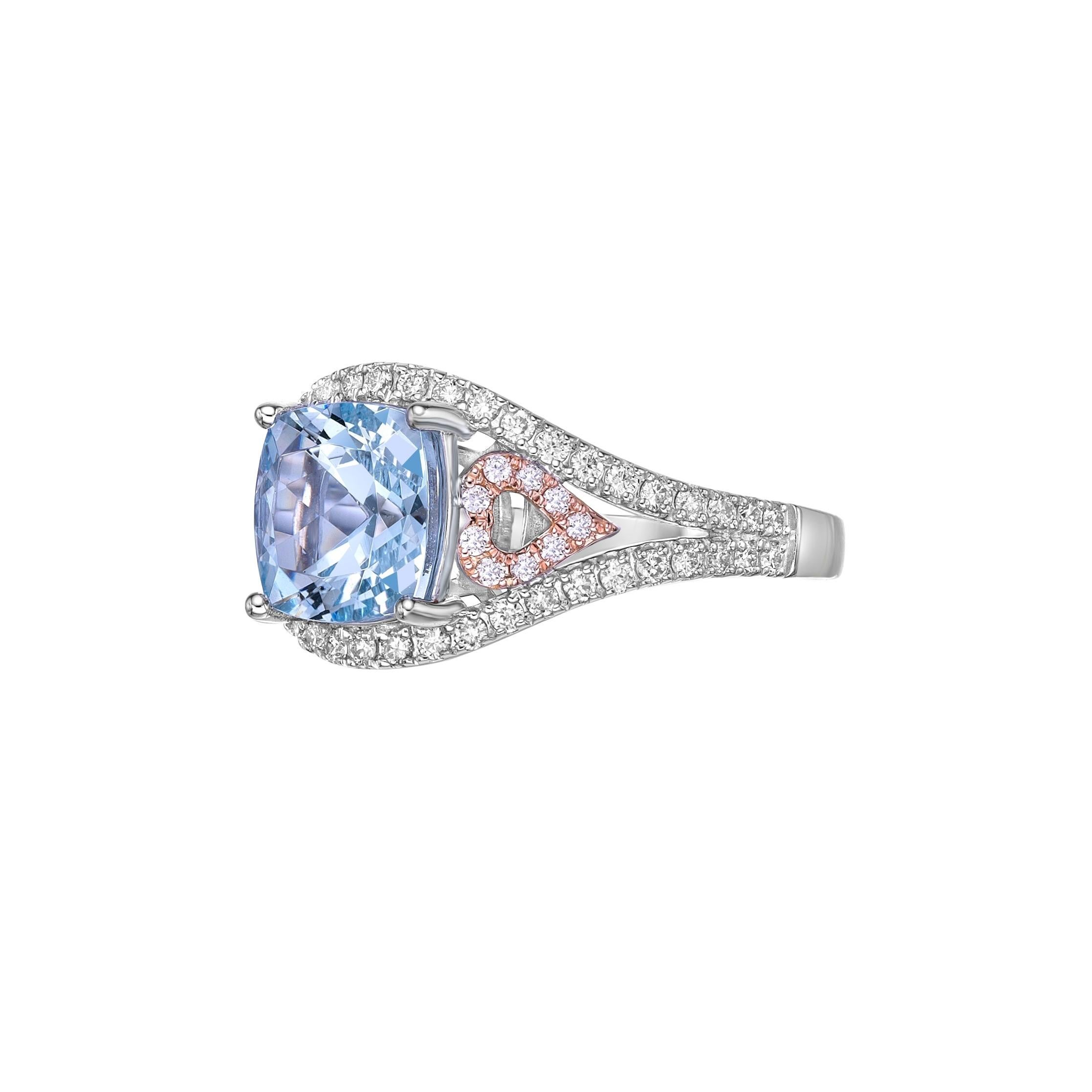 2,12 Karat Aquamarin Fancy Ring aus 18 Karat Weiß- und Roségold mit Diamant.   (Kissenschliff) im Angebot