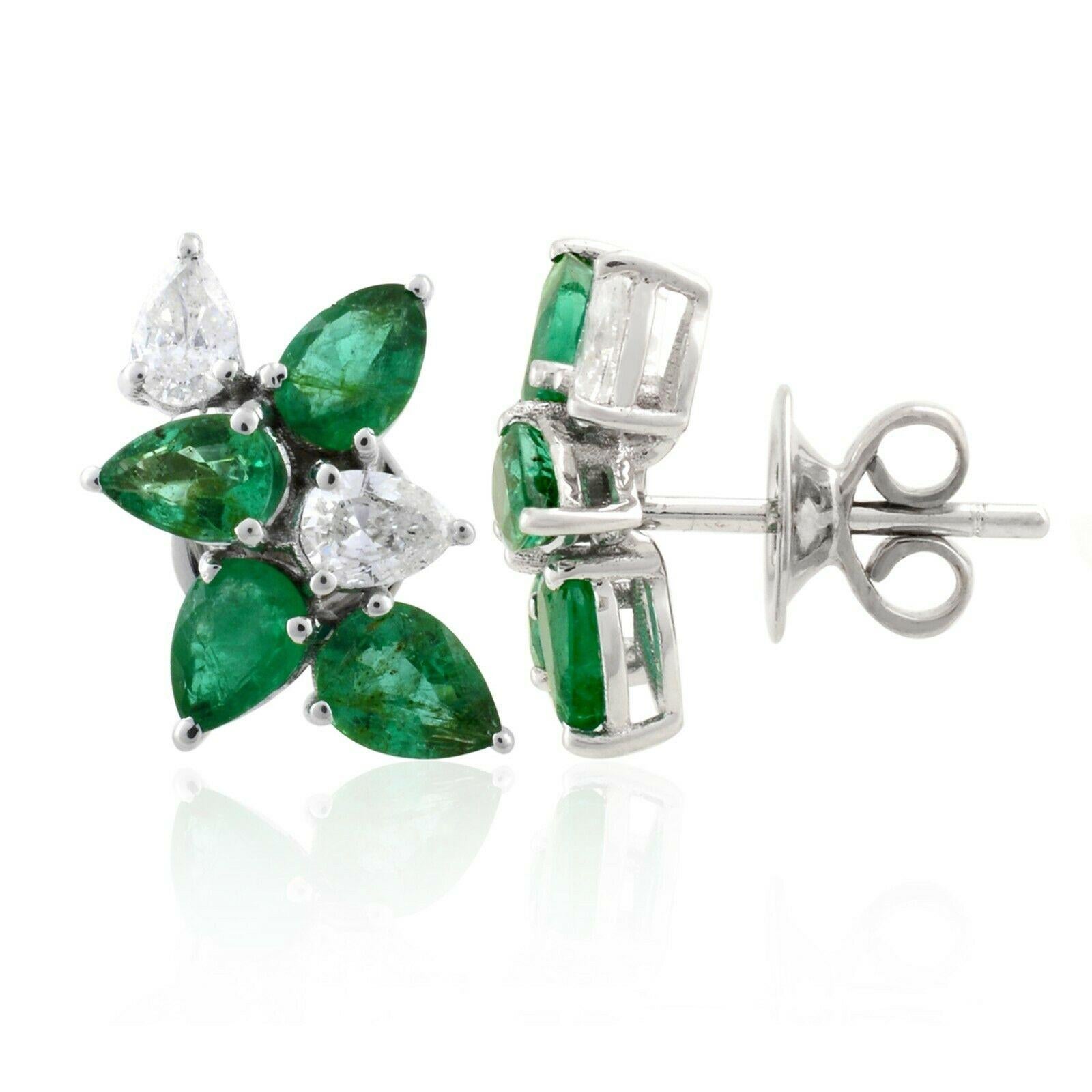Contemporain Clous d'oreilles en or 14 carats avec diamants et émeraudes de 2,12 carats en vente