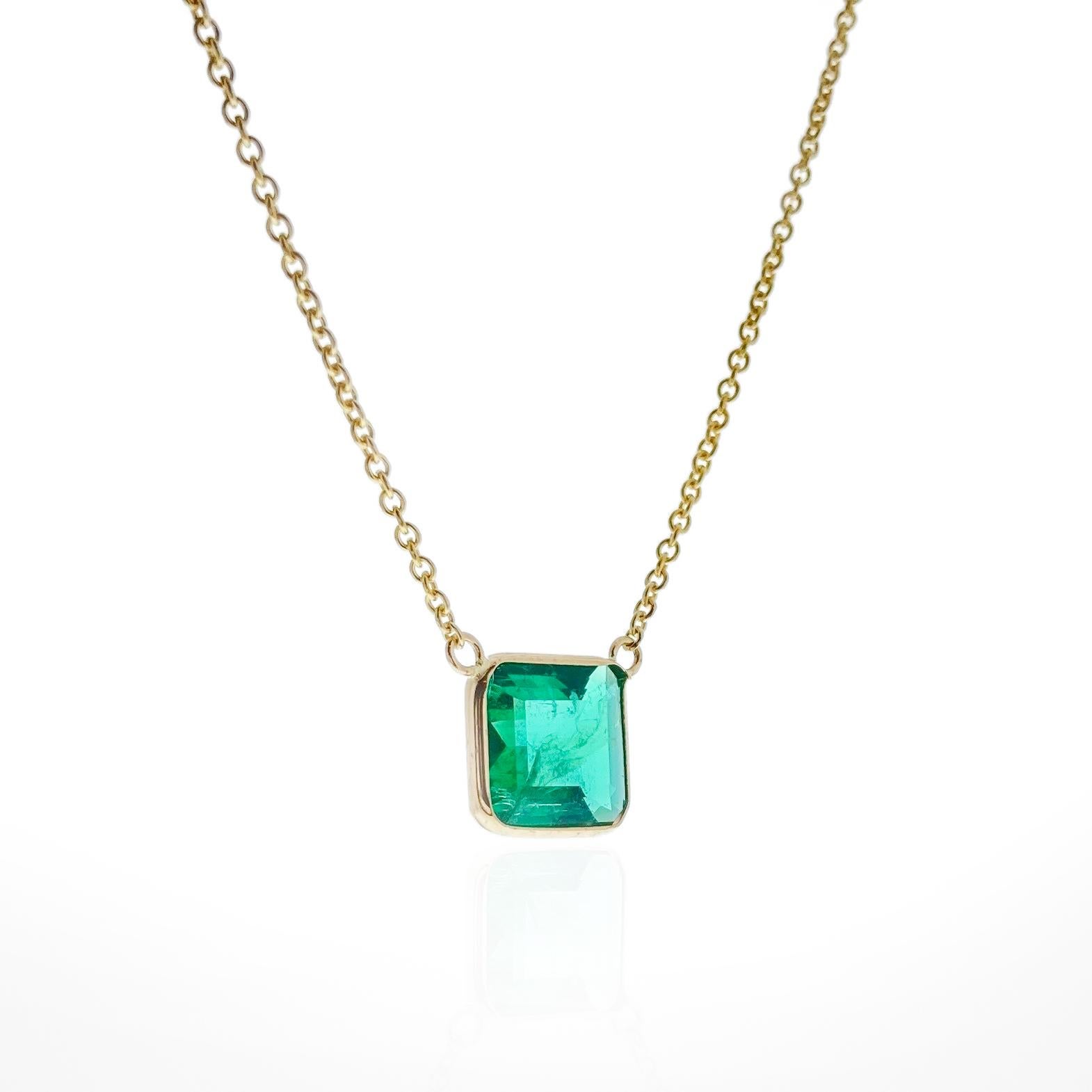 Contemporary 2.12 Carat Green Emerald Oct Cut Fashion Necklaces In 14K Yellow Gold For Sale